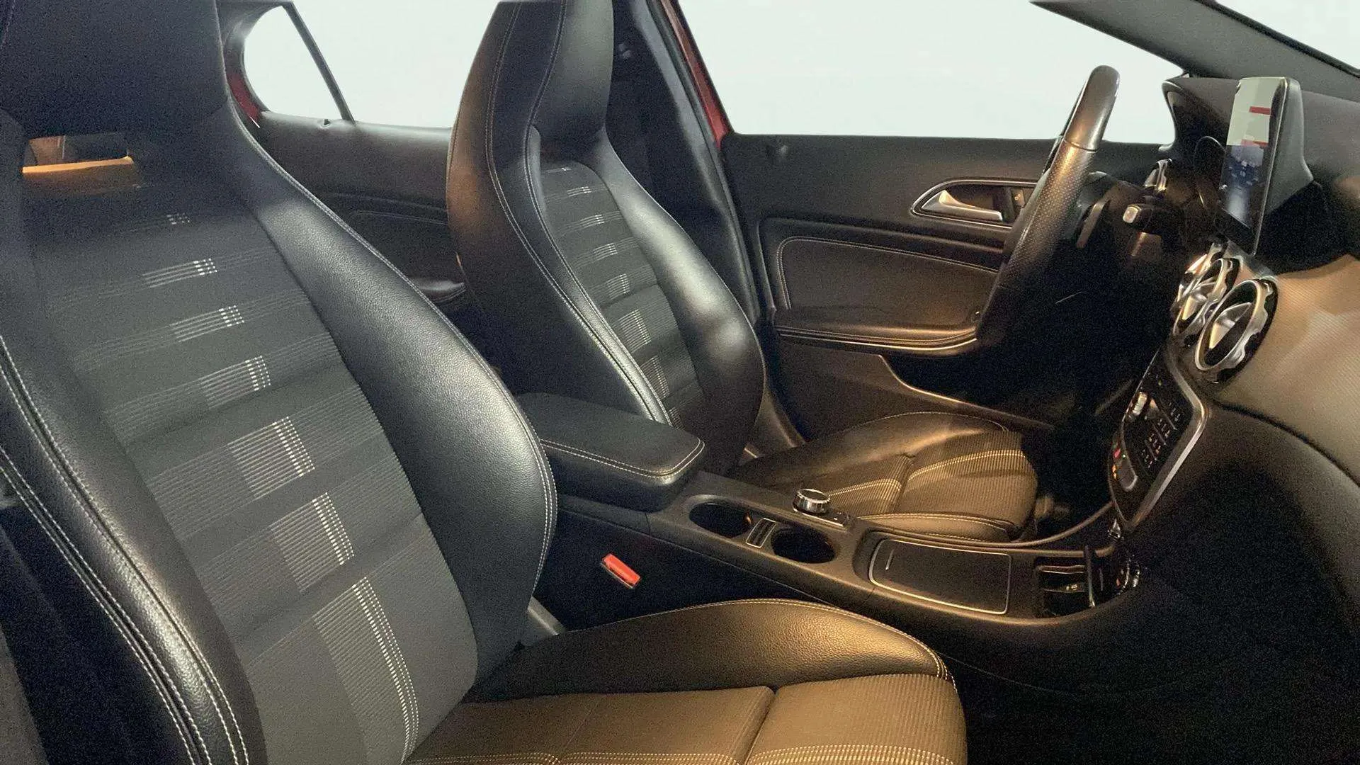 Mercedes-Benz GLA 200 d - foto 22