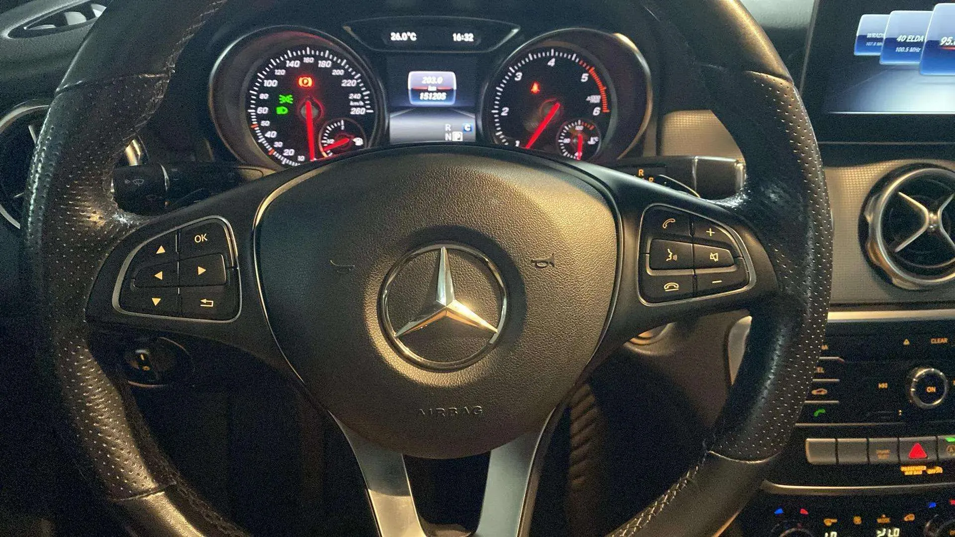 Mercedes-Benz GLA 200 d - foto 10