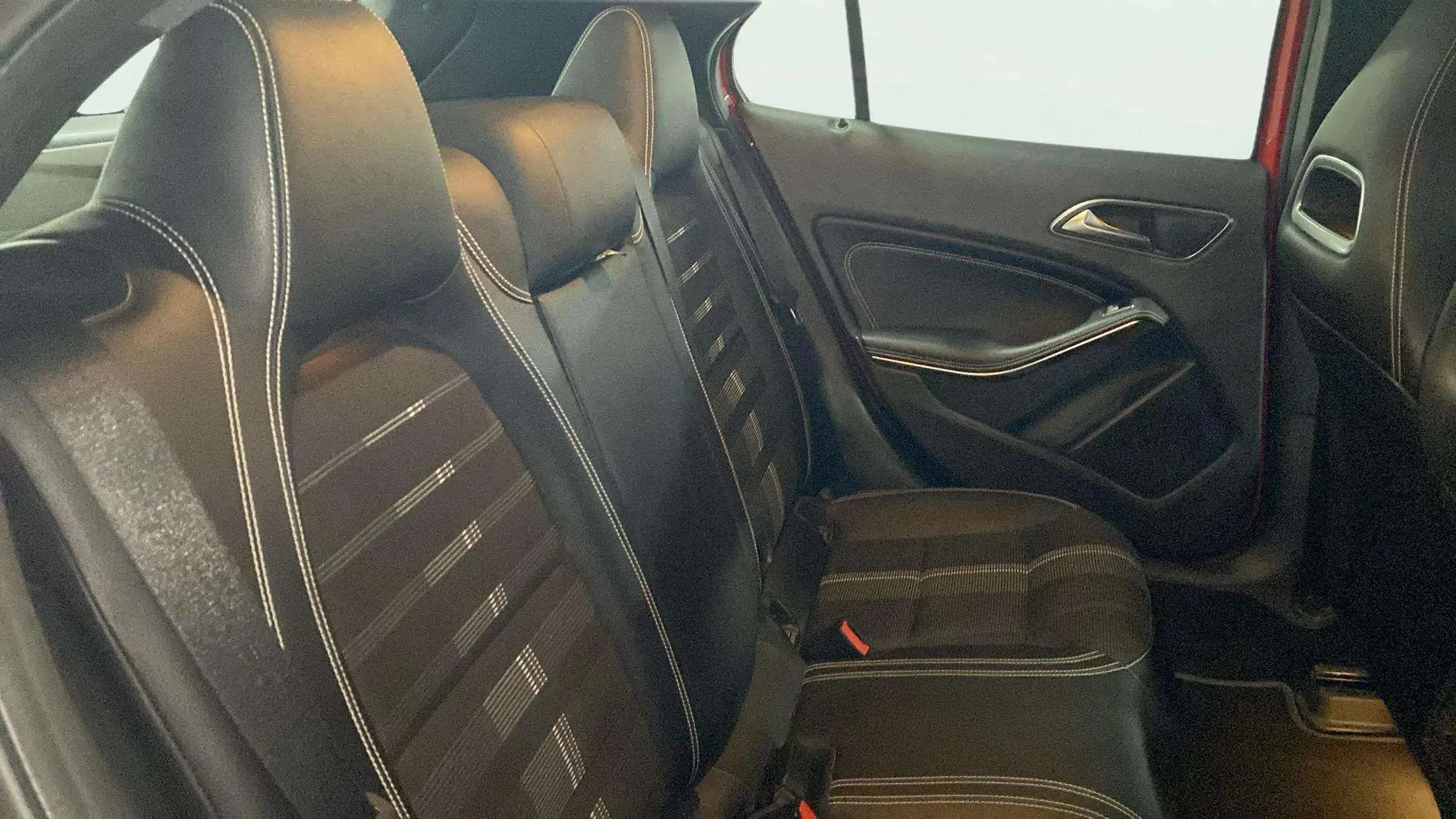 Mercedes-Benz GLA 200 d - foto 24