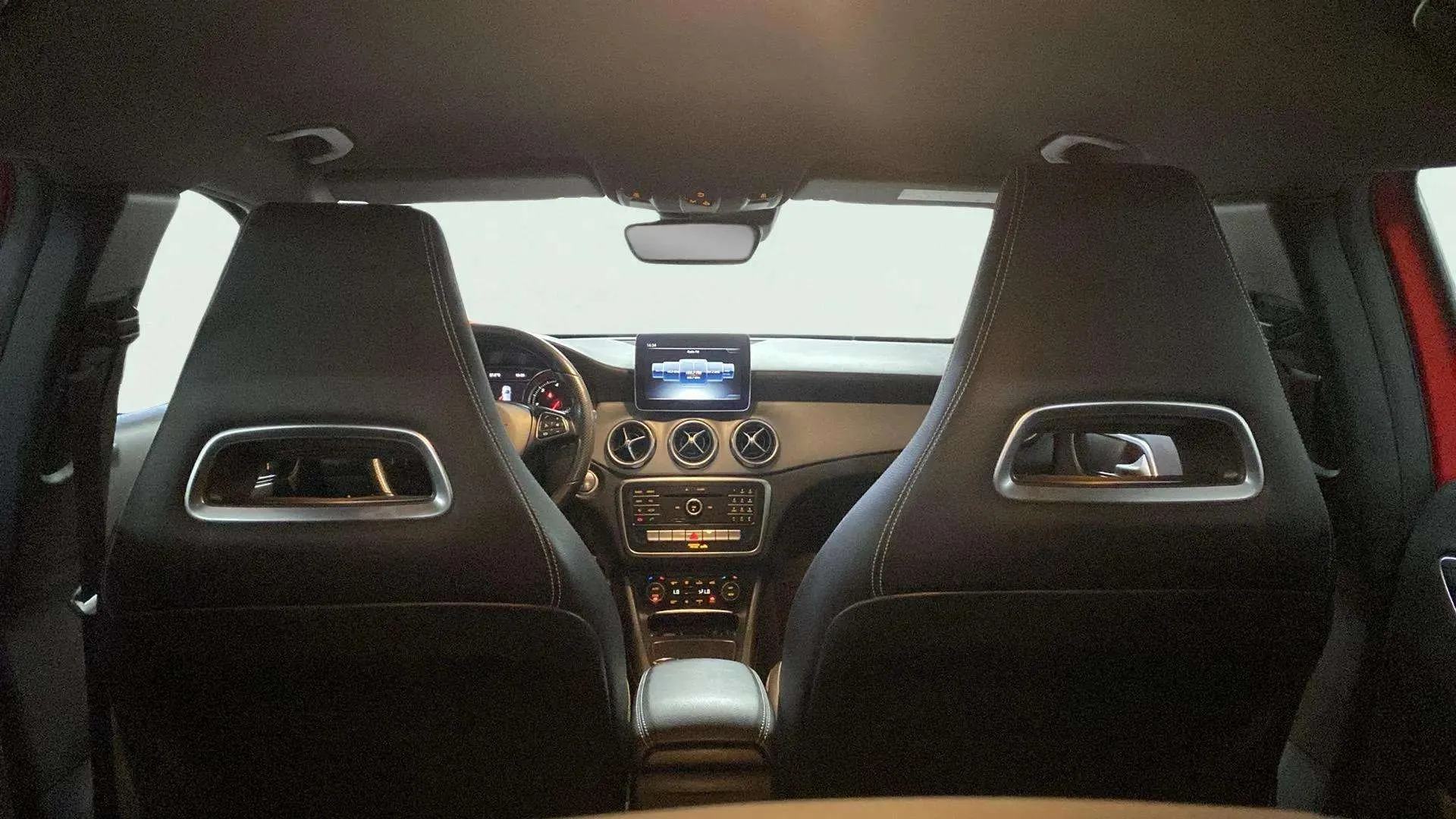 Mercedes-Benz GLA 200 d - foto 25
