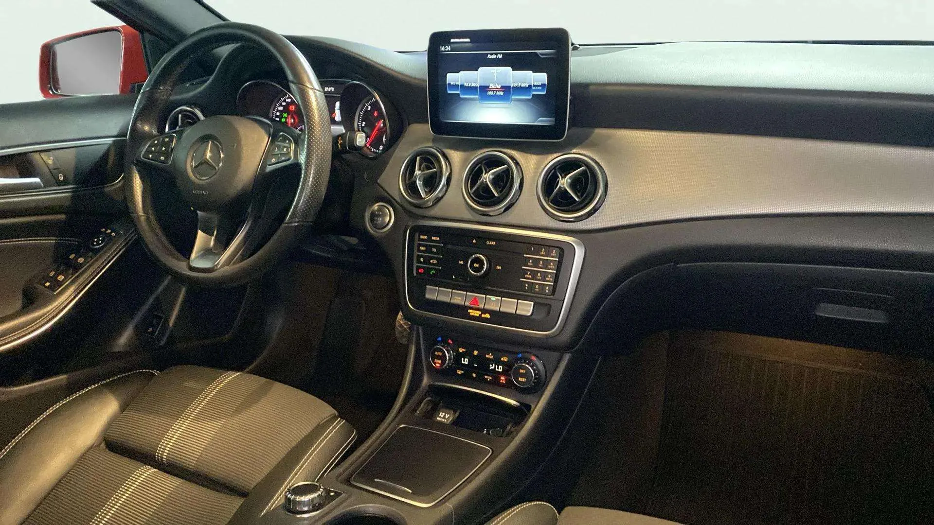 Mercedes-Benz GLA 200 d - foto 20