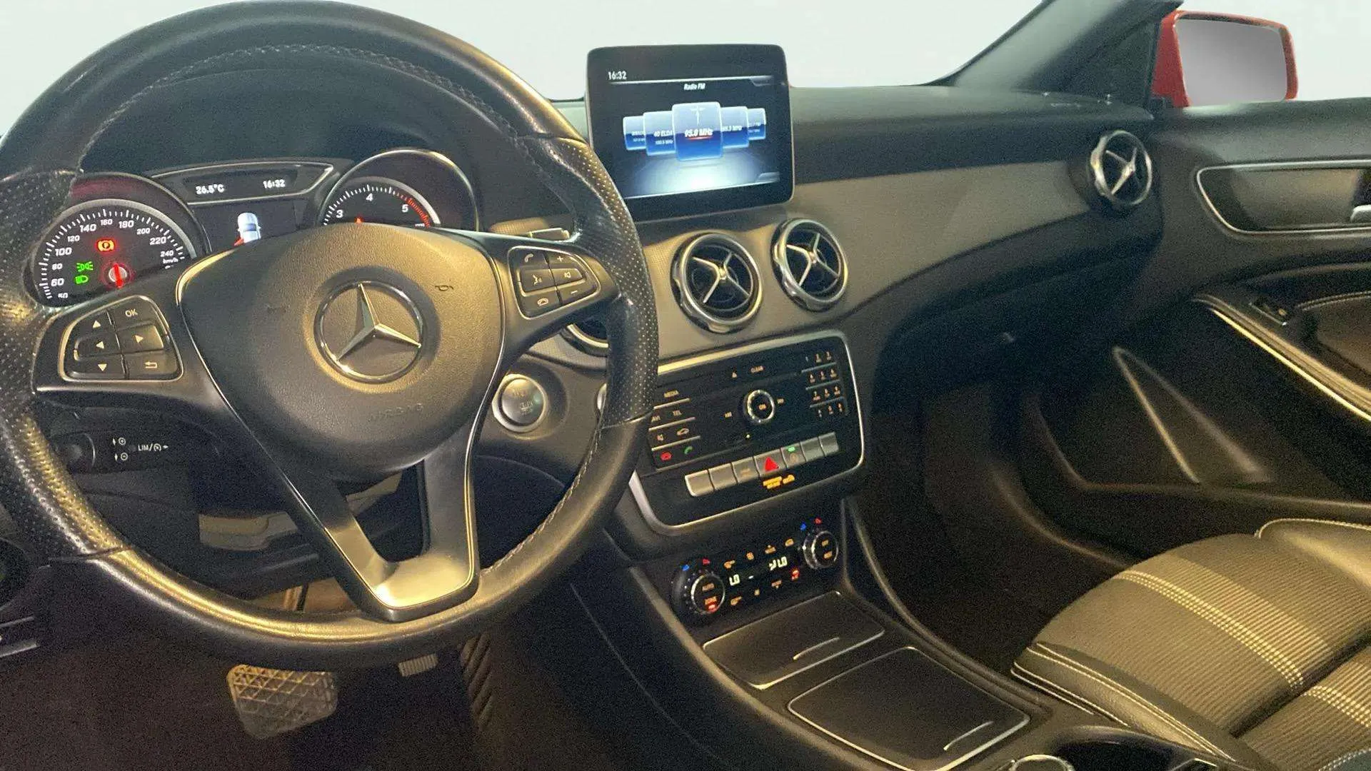 Mercedes-Benz GLA 200 d - foto 9