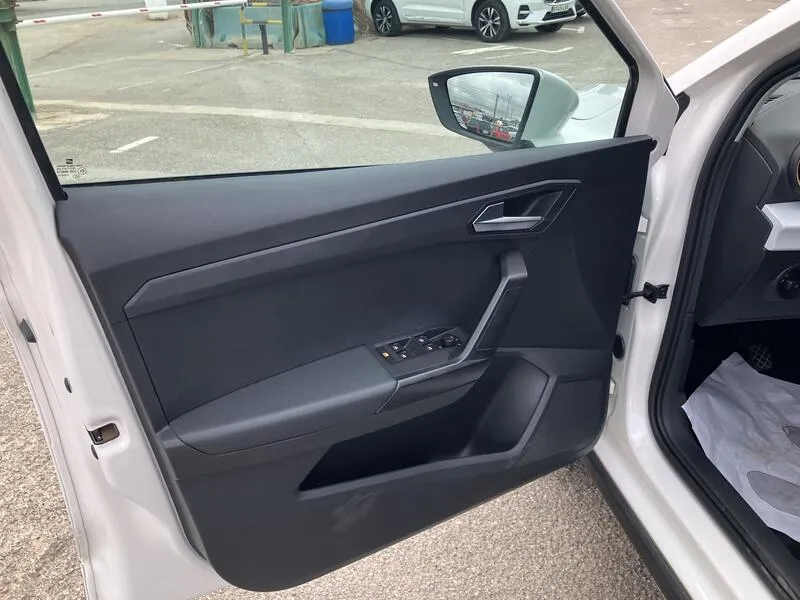 SEAT Arona 1.0 TSI Style Plus - foto 11