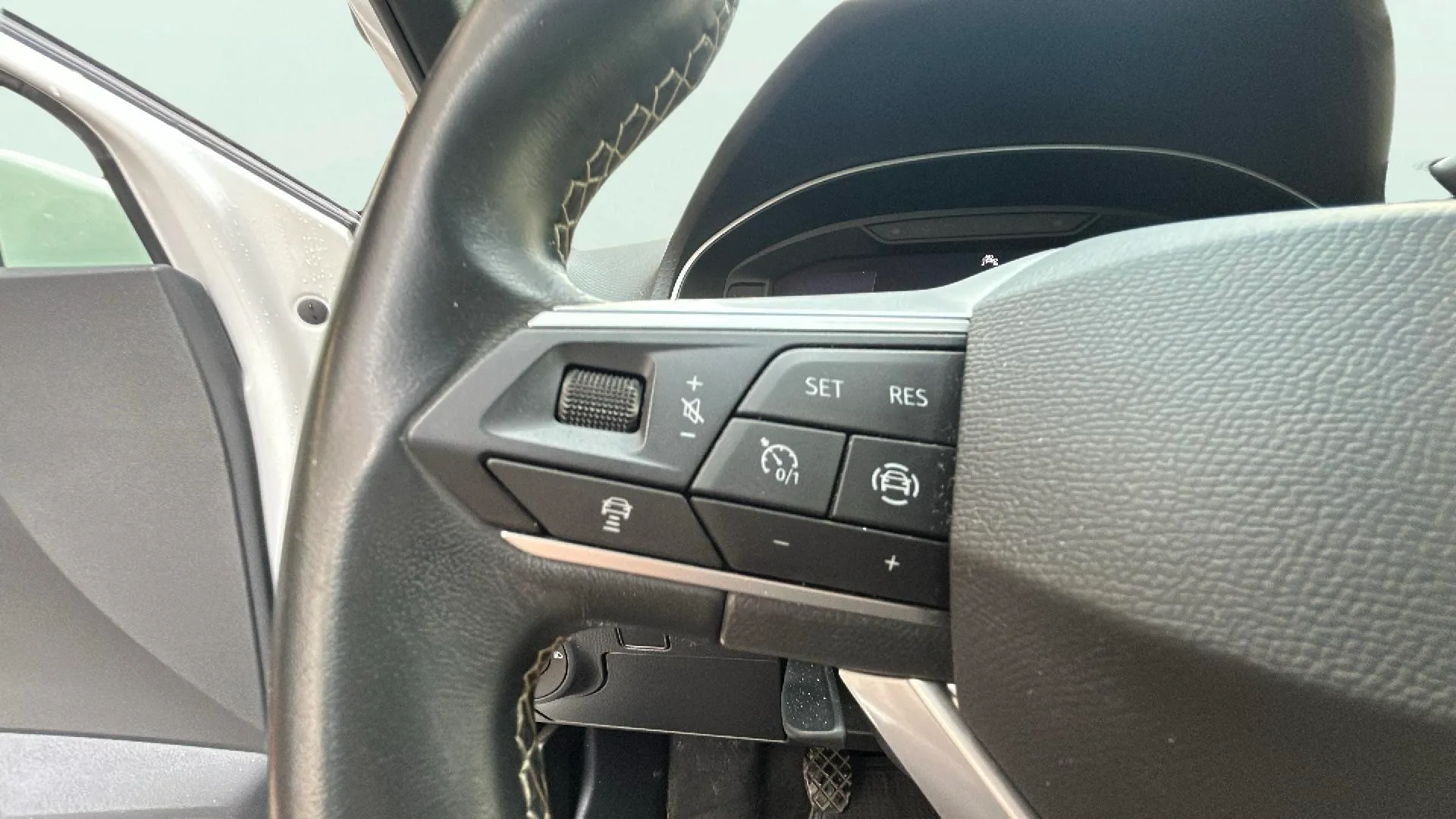 SEAT Arona 1.0 TSI FR - foto 12