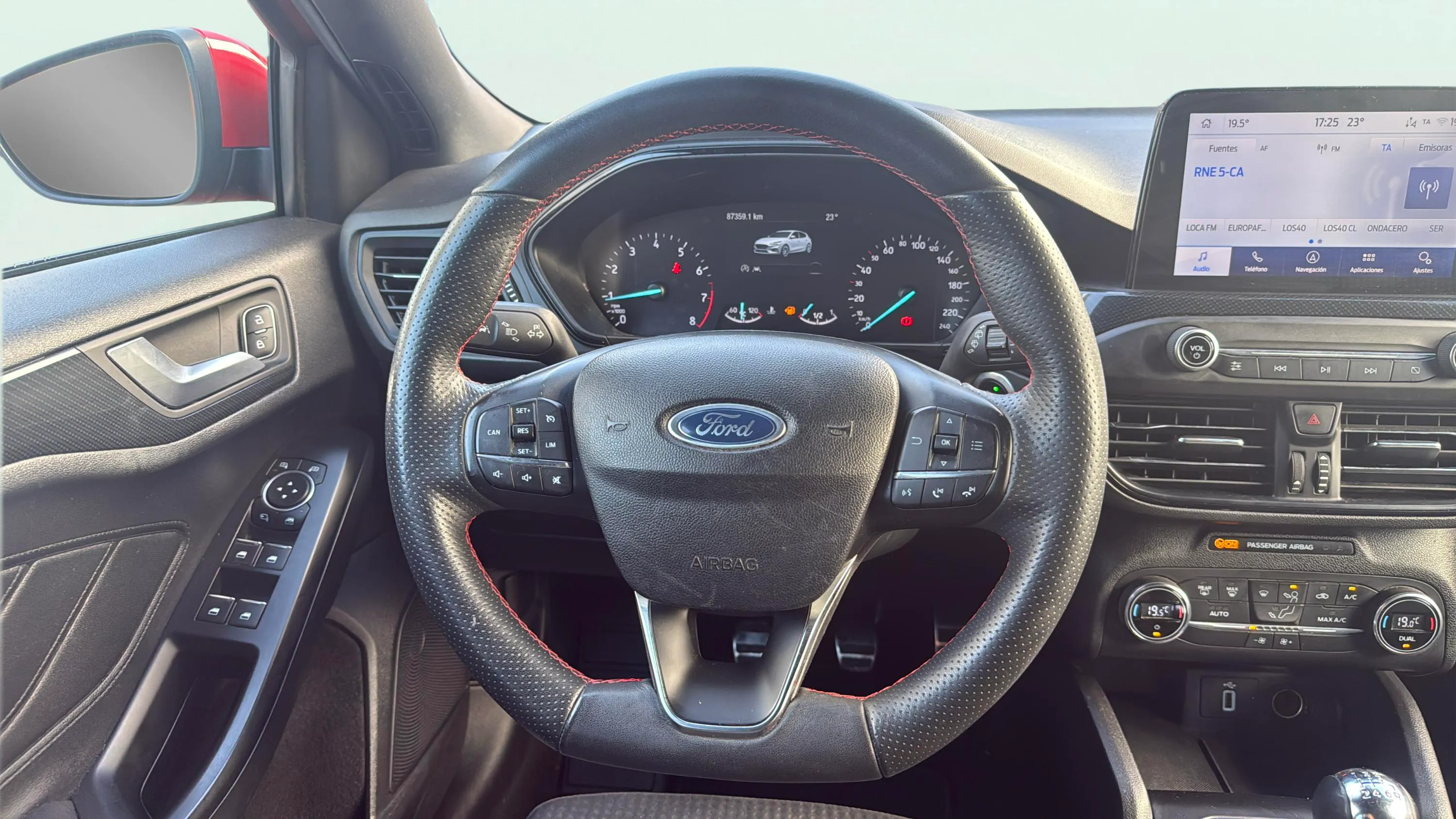Ford Focus 1.0 EcoBoost Trend - foto 19