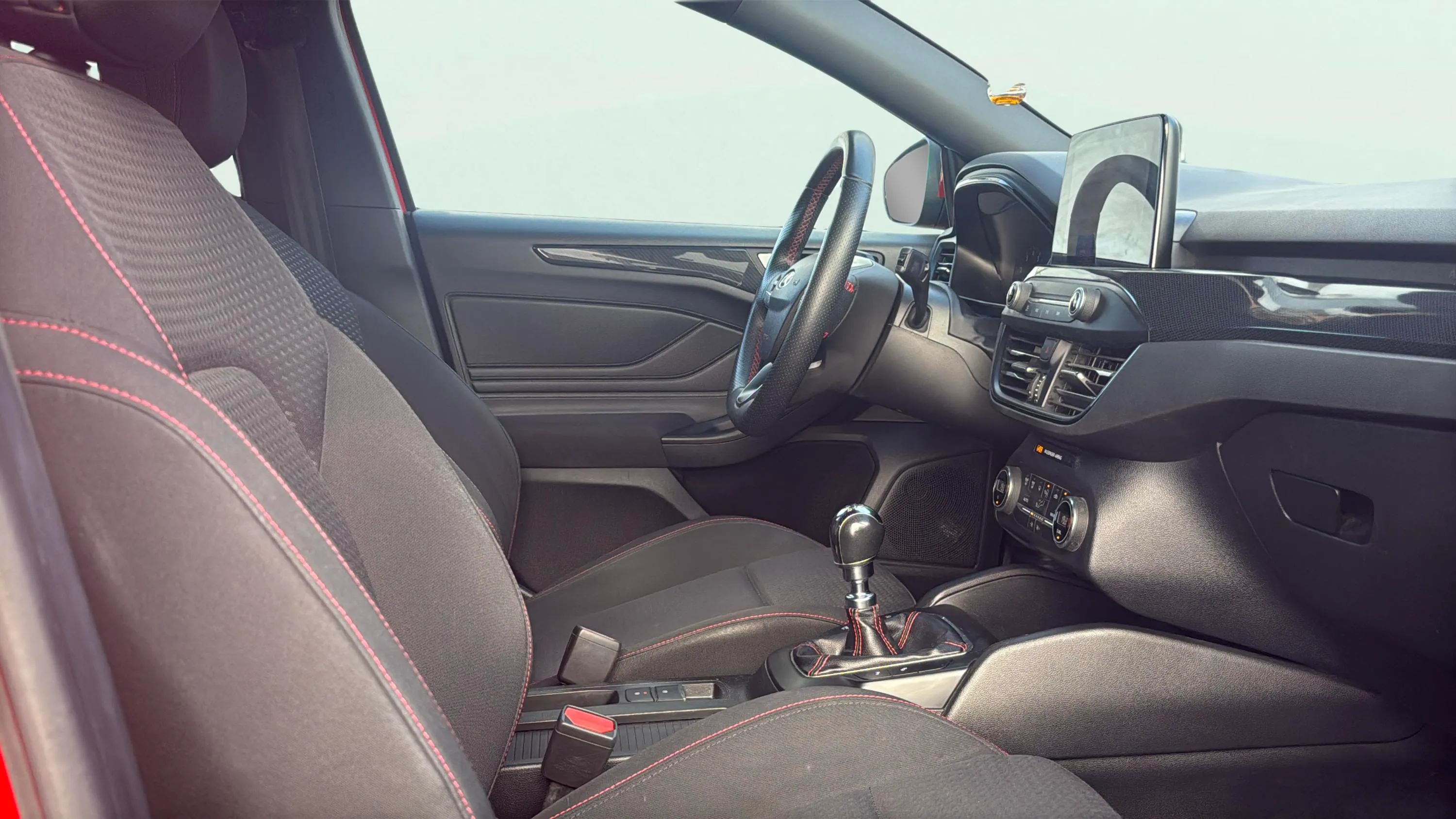 Ford Focus 1.0 EcoBoost Trend - foto 12