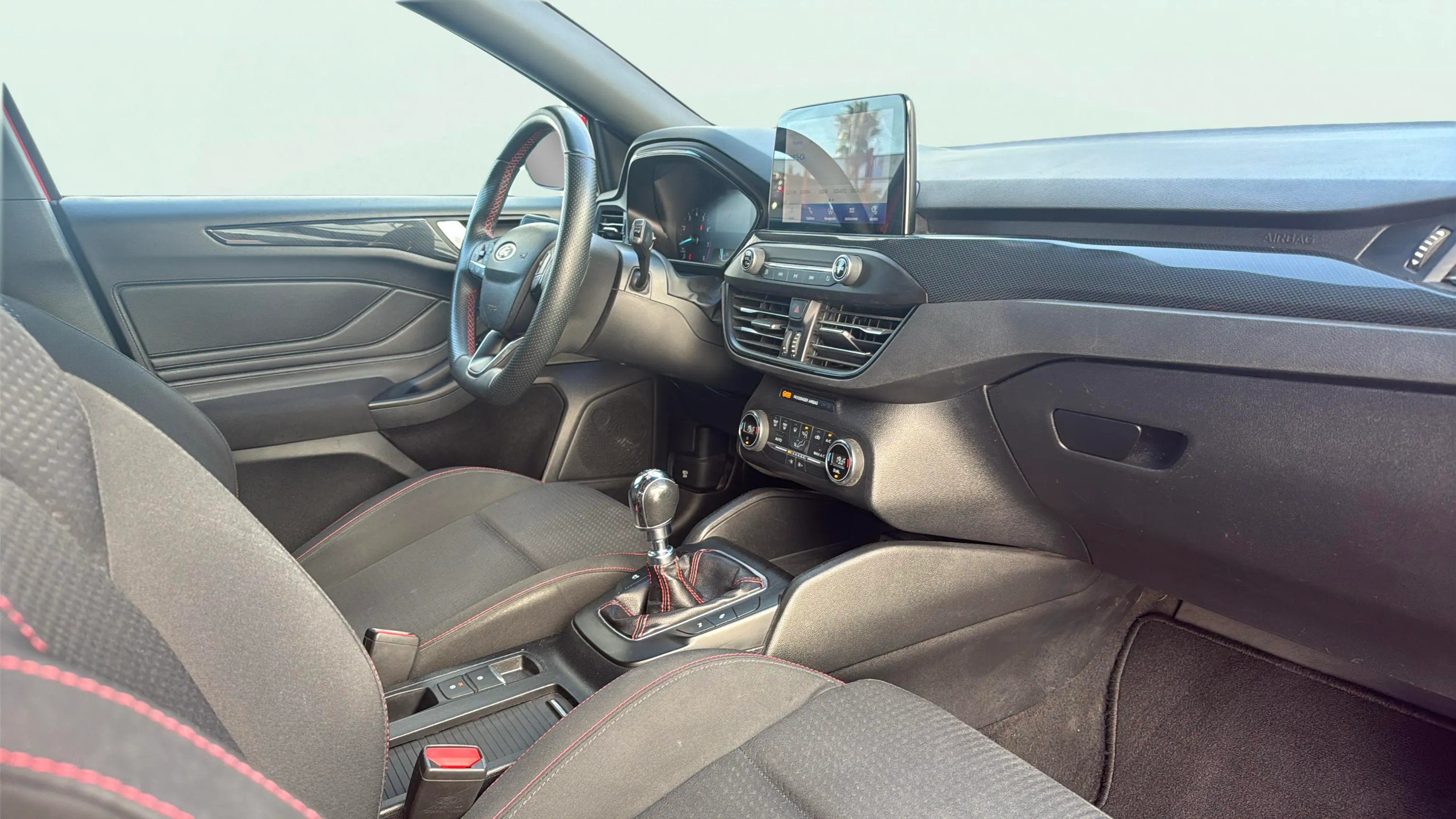 Ford Focus 1.0 EcoBoost Trend - foto 14