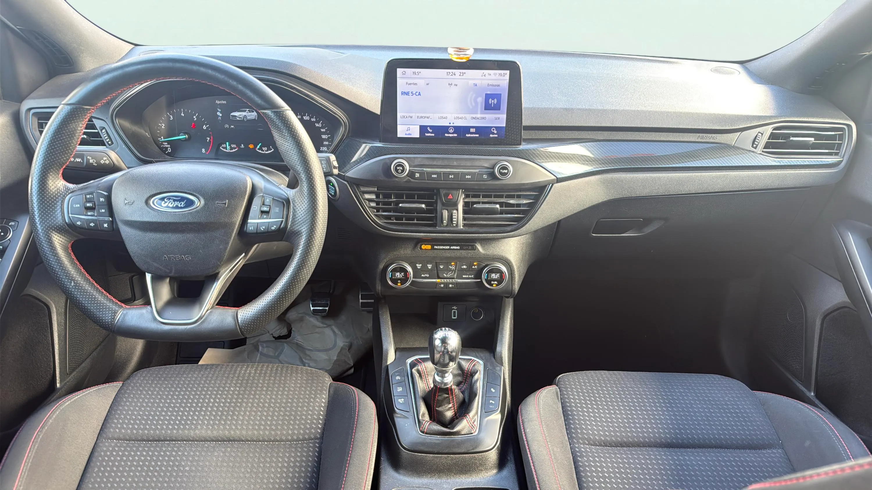 Ford Focus 1.0 EcoBoost Trend - foto 17
