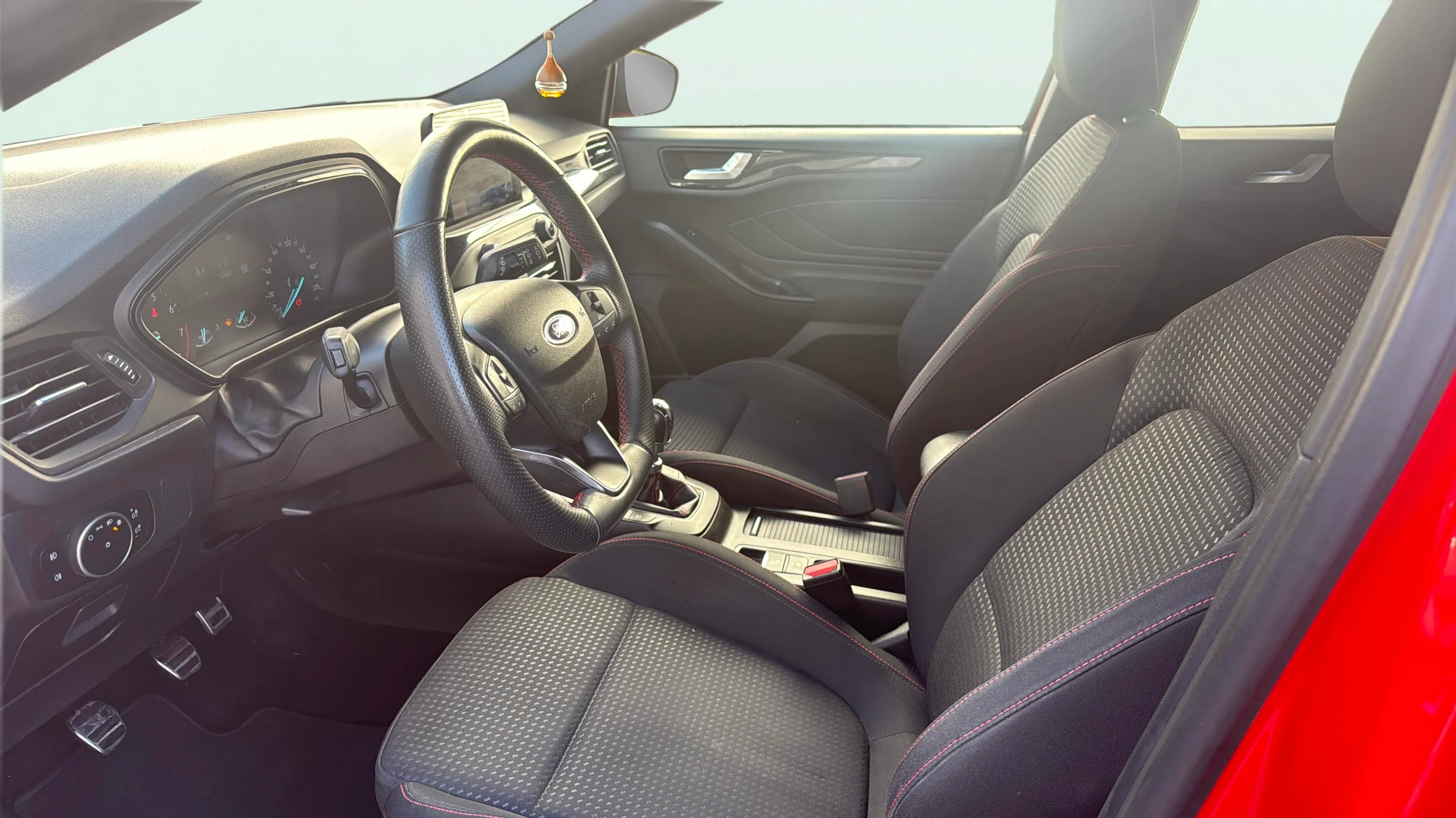 Ford Focus 1.0 EcoBoost Trend - foto 11
