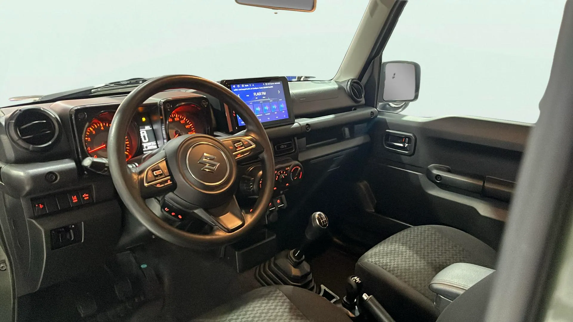 Suzuki Jimny 1.5 4x4 - foto 9