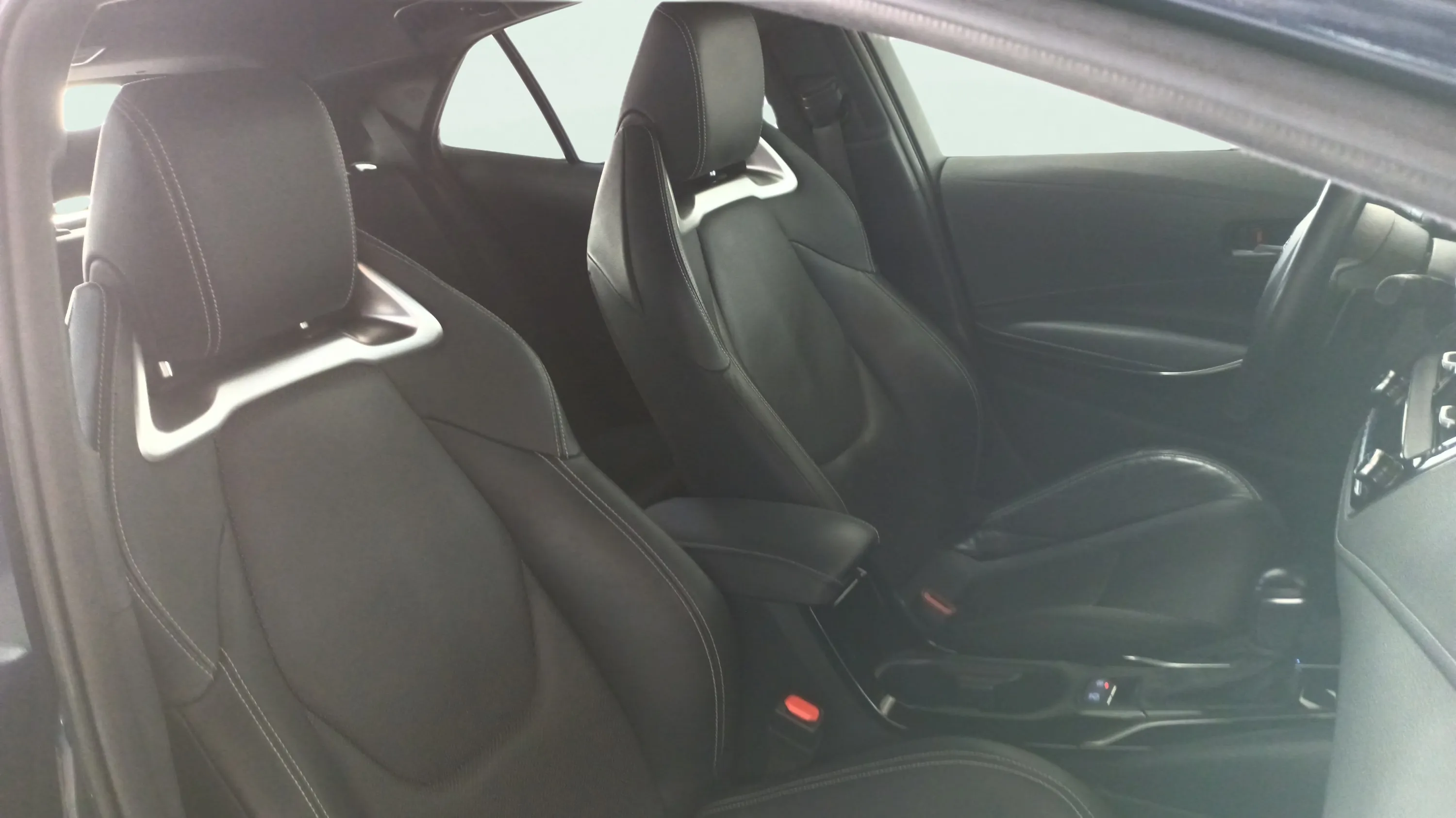 Toyota Corolla 200H GR-Sport - foto 10