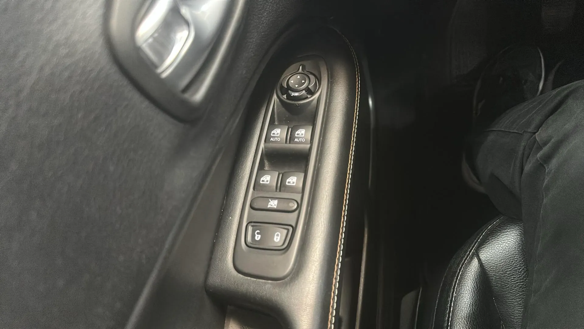 Jeep Compass 1.4 Mair Limited 4x2 - foto 18