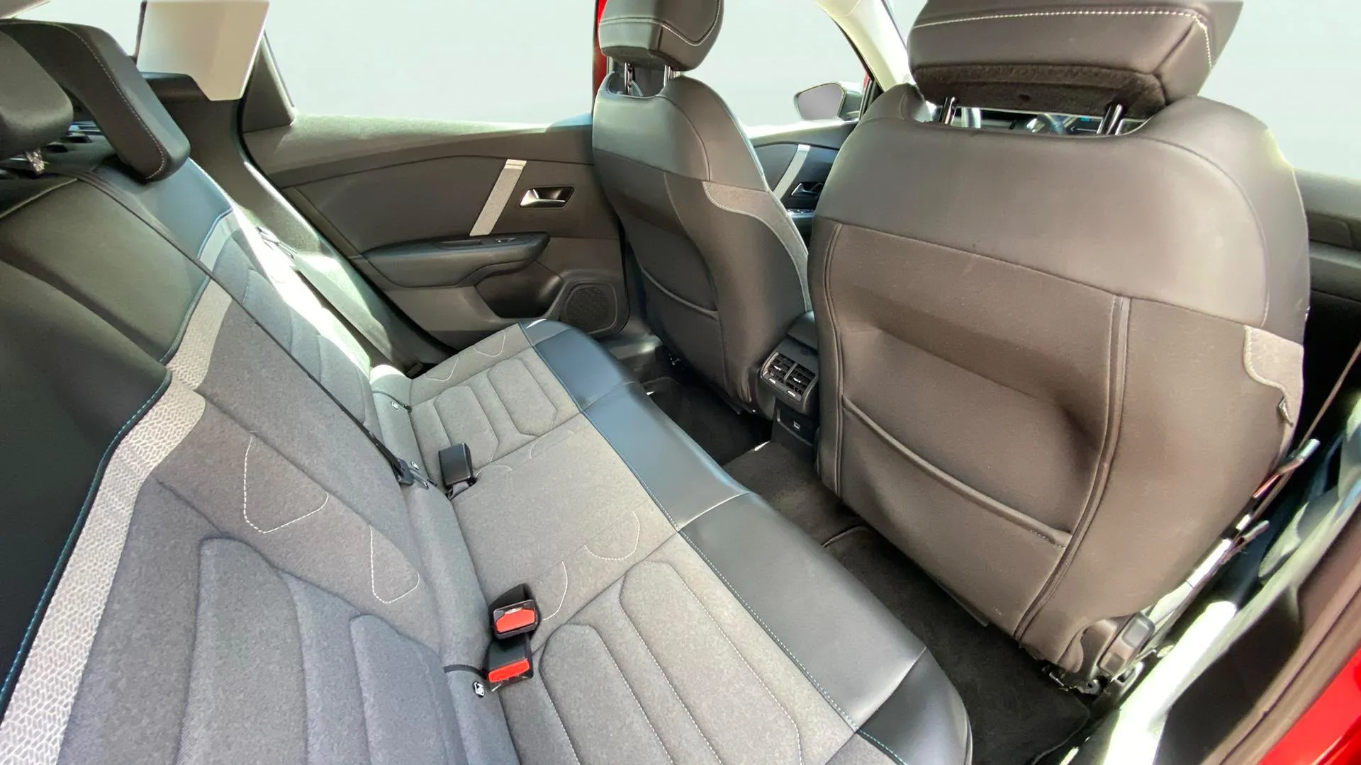 Citroën C4 BlueHDi 110 Live Pack - foto 24