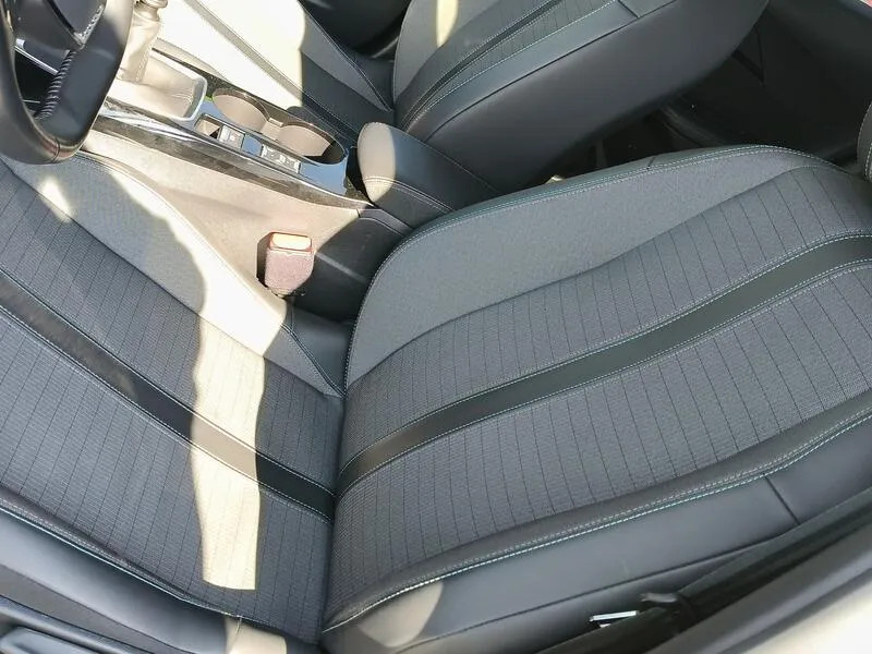 Peugeot 2008 Allure Pack BlueHDi - foto 32