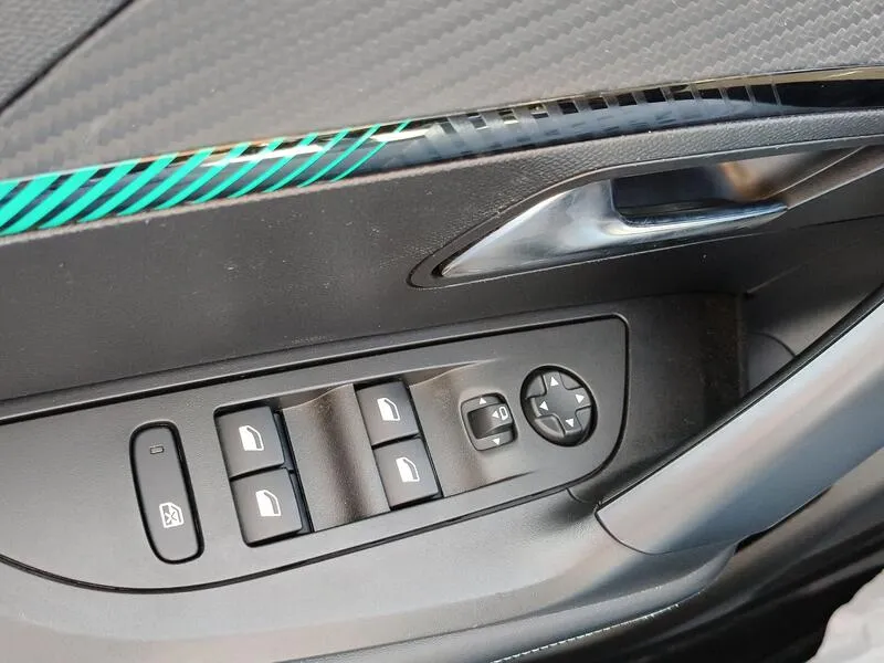 Peugeot 2008 Allure Pack BlueHDi - foto 30