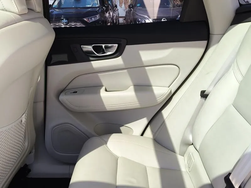 Volvo XC60 2.0 T6 AWD Recharge Plus Bright - foto 34