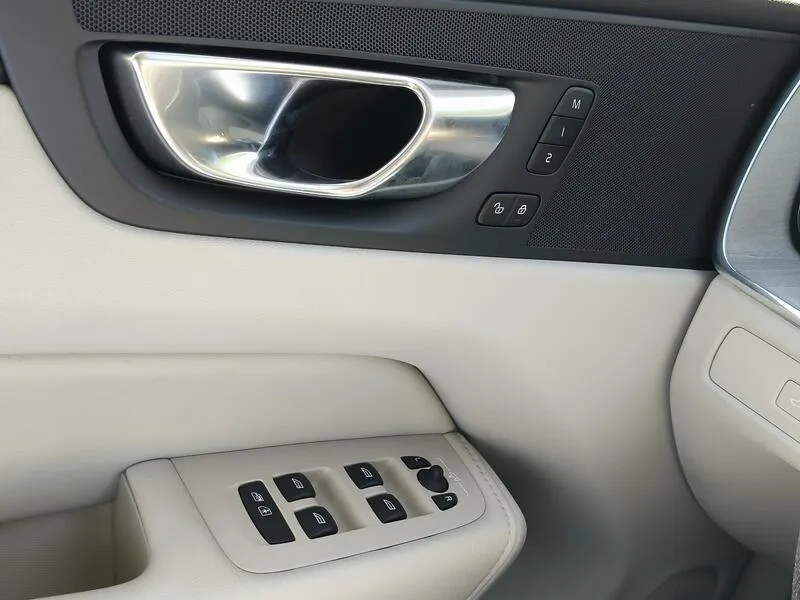 Volvo XC60 2.0 T6 AWD Recharge Plus Bright - foto 30