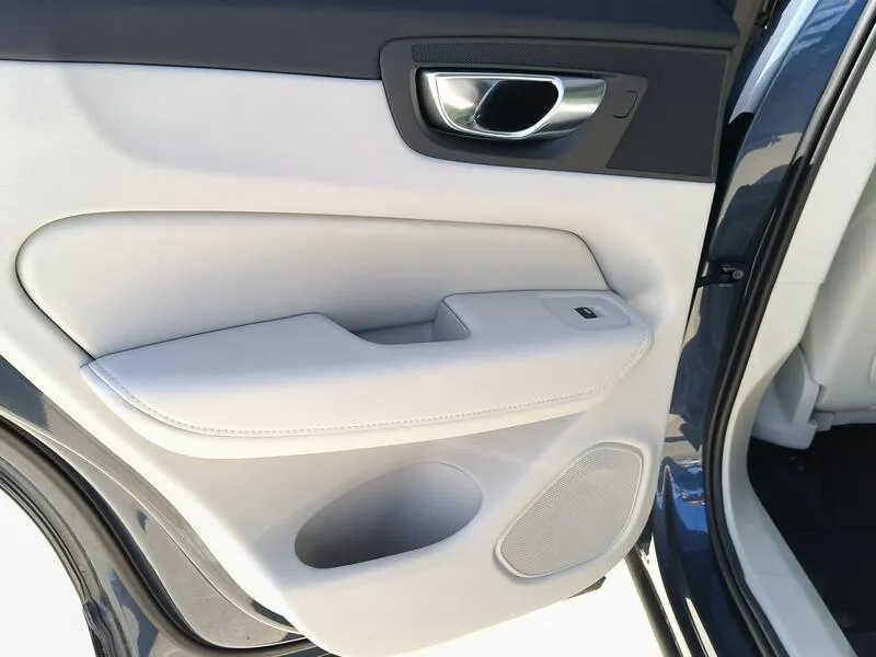 Volvo XC60 2.0 T6 AWD Recharge Plus Bright - foto 37