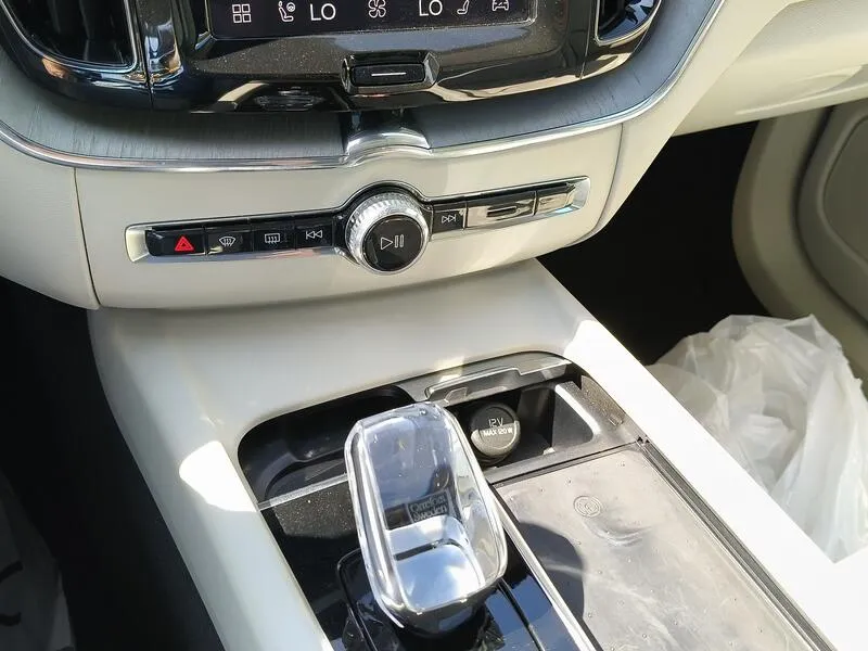 Volvo XC60 2.0 T6 AWD Recharge Plus Bright - foto 12