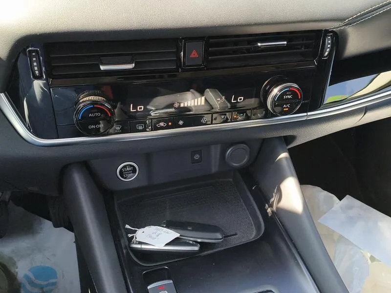 Nissan Qashqai DIG-T Xtronic N-Connecta - foto 12