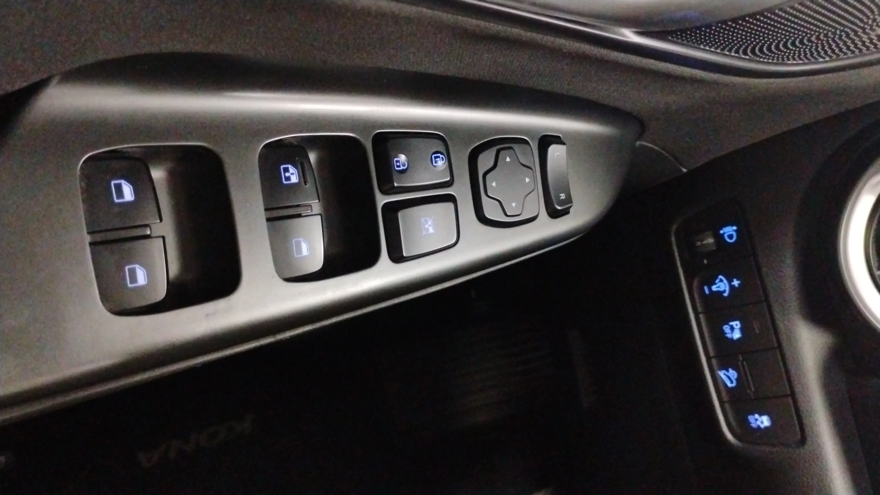 Hyundai Kona 1.0 T-GDi 48V Maxx 4x2 - foto 22