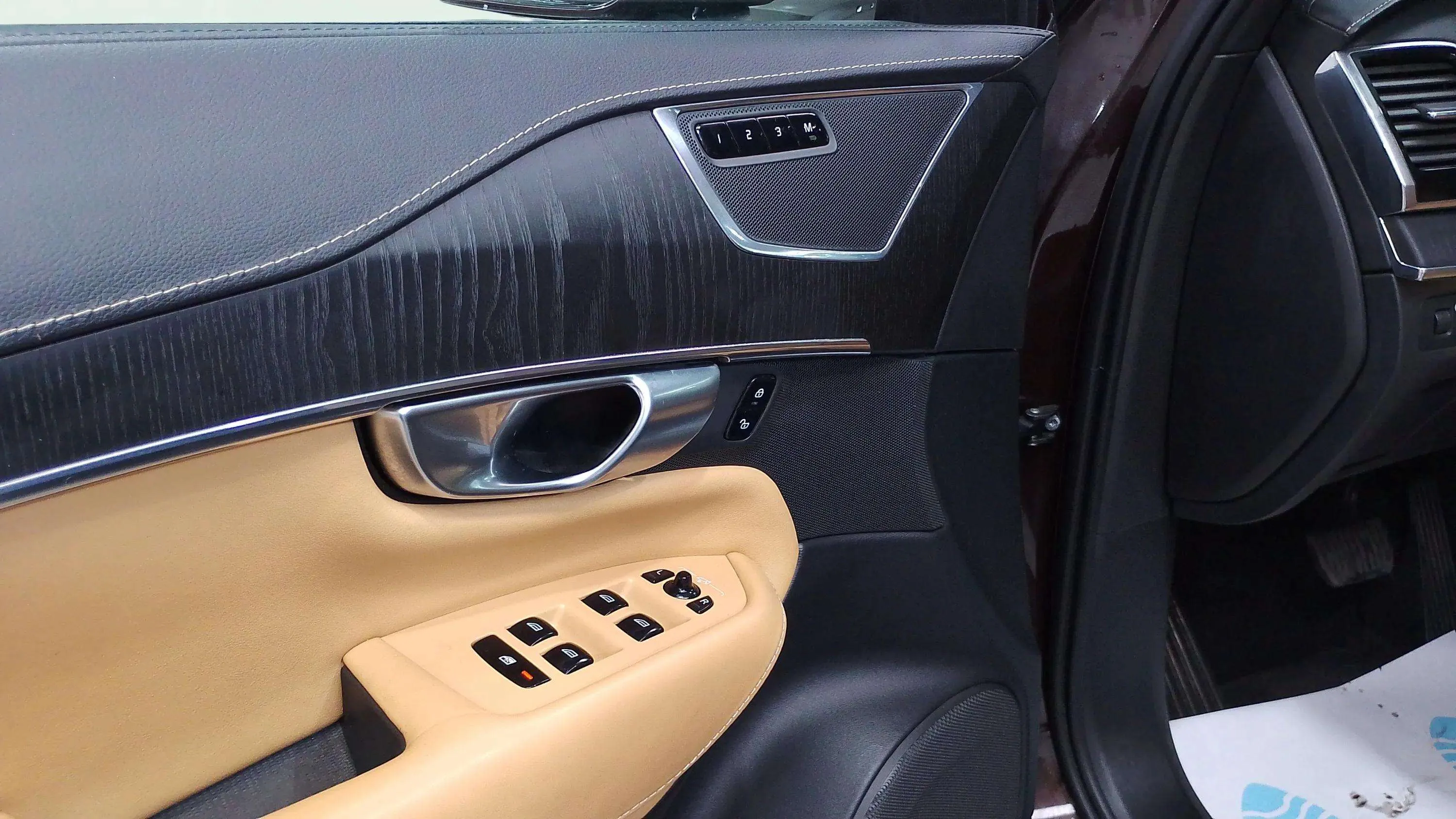 Volvo XC90 2.0 B5 D5 AWD Inscription - foto 25
