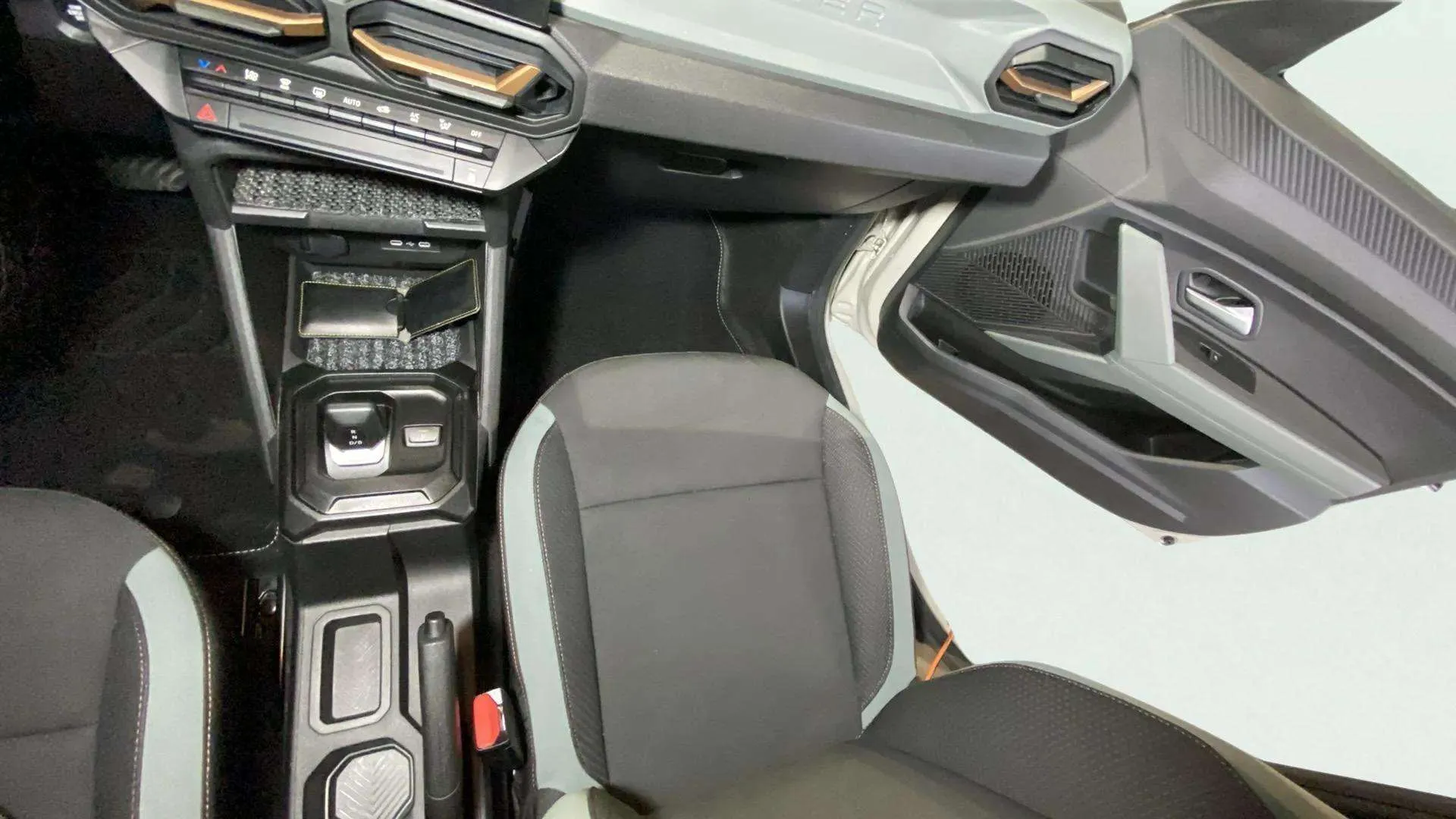 Dacia Duster Extreme Hybrid 4x2 - foto 30