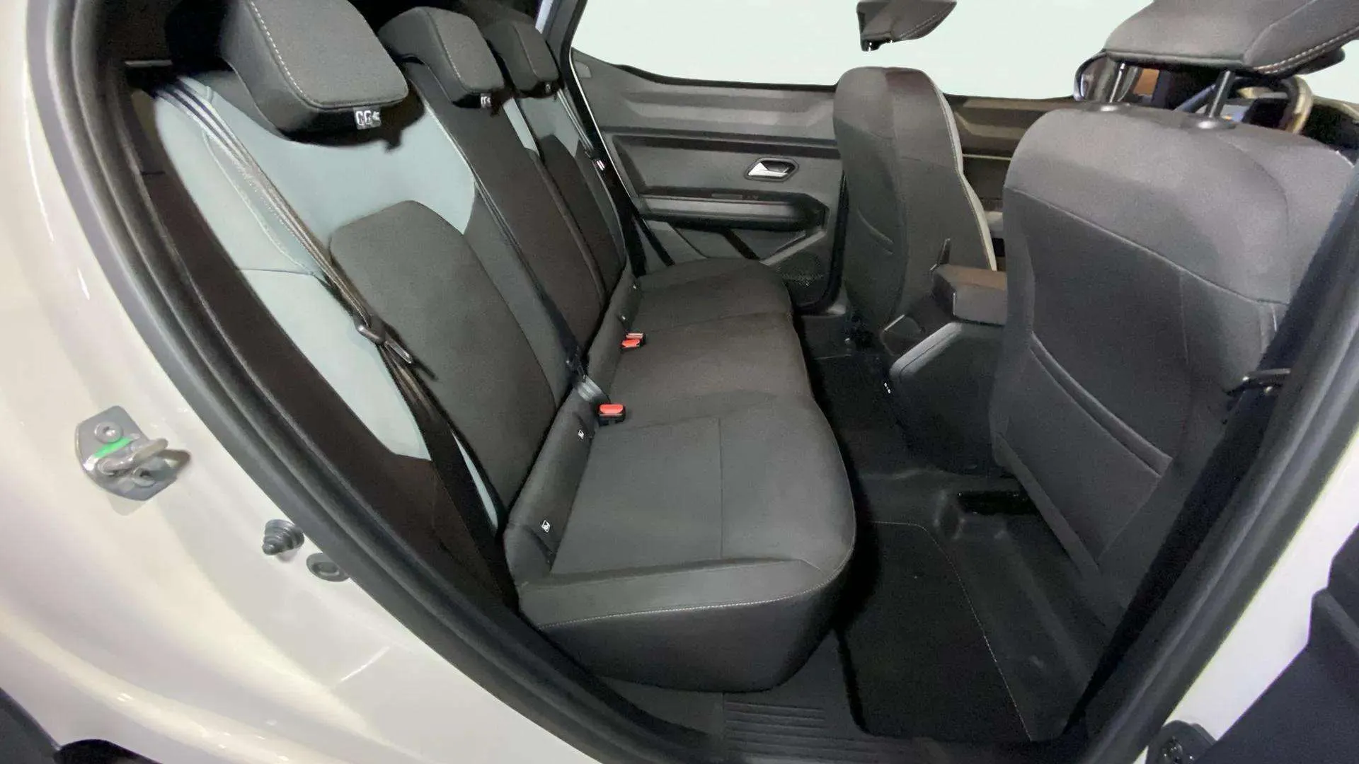 Dacia Duster Extreme Hybrid 4x2 - foto 17