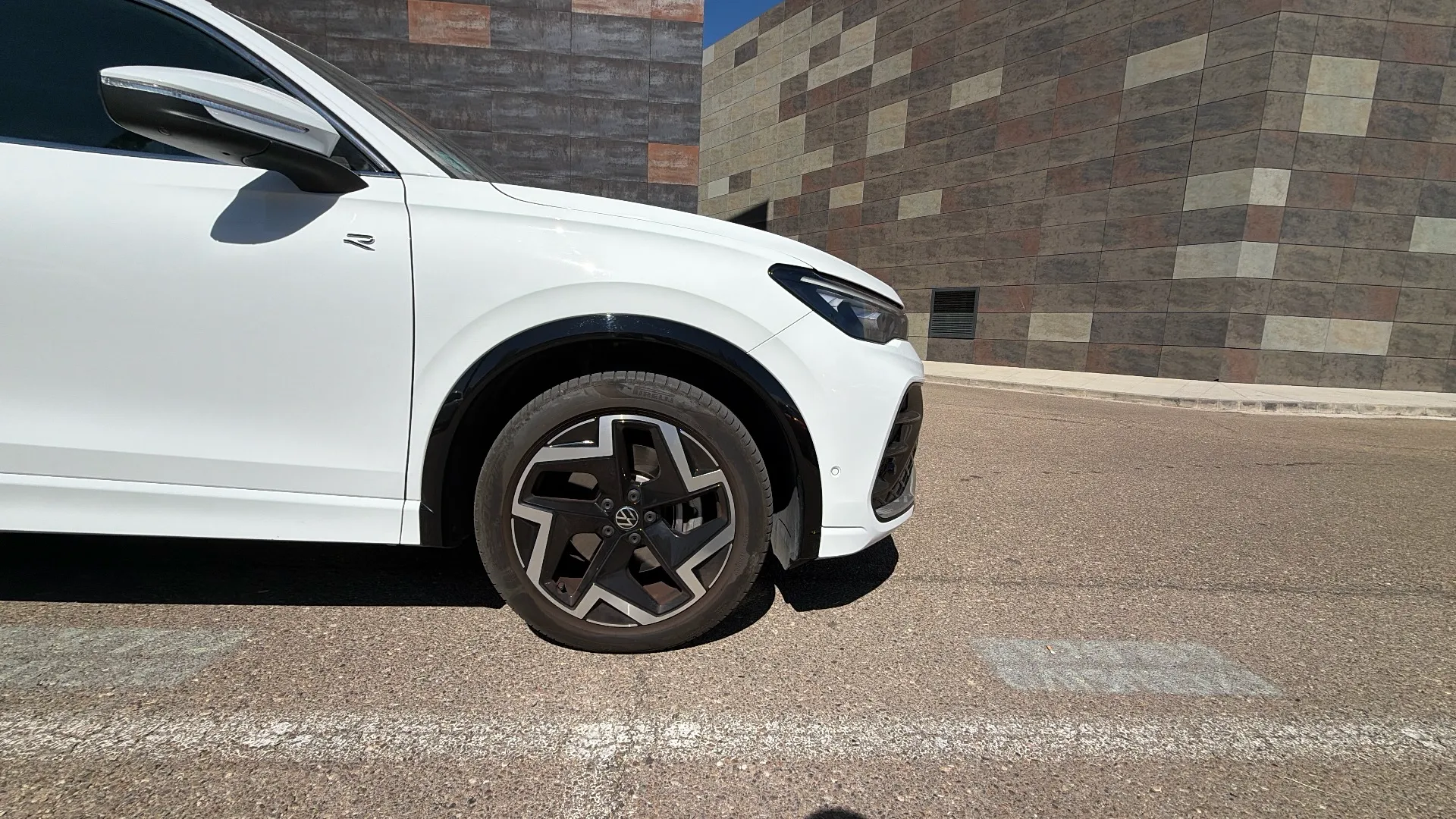 Volkswagen Tiguan R-Line 2.0 TDI DSG - foto 9