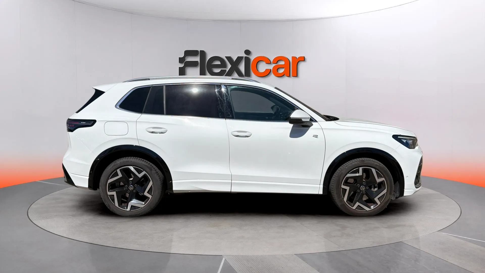 Volkswagen Tiguan R-Line 2.0 TDI DSG - foto 8