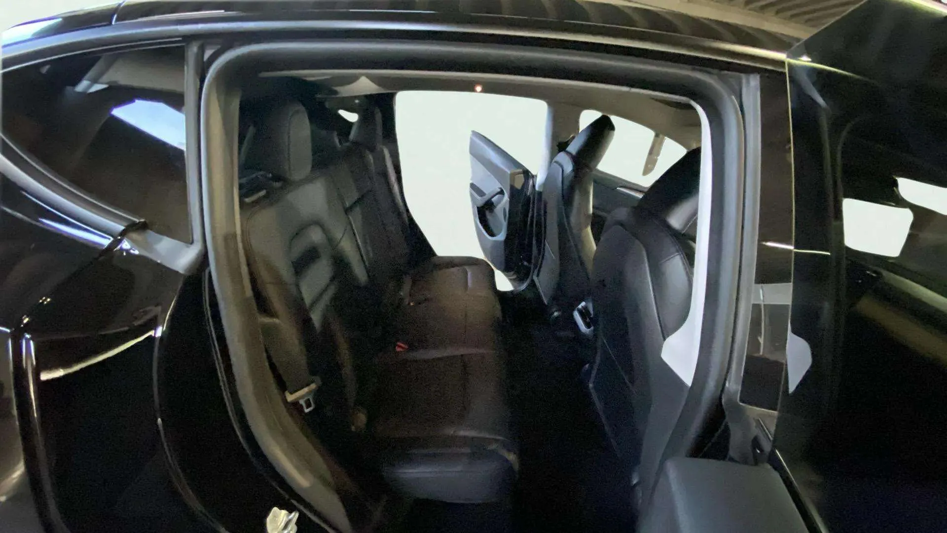 Tesla Model Y Gran Autonomía 4WD - foto 17