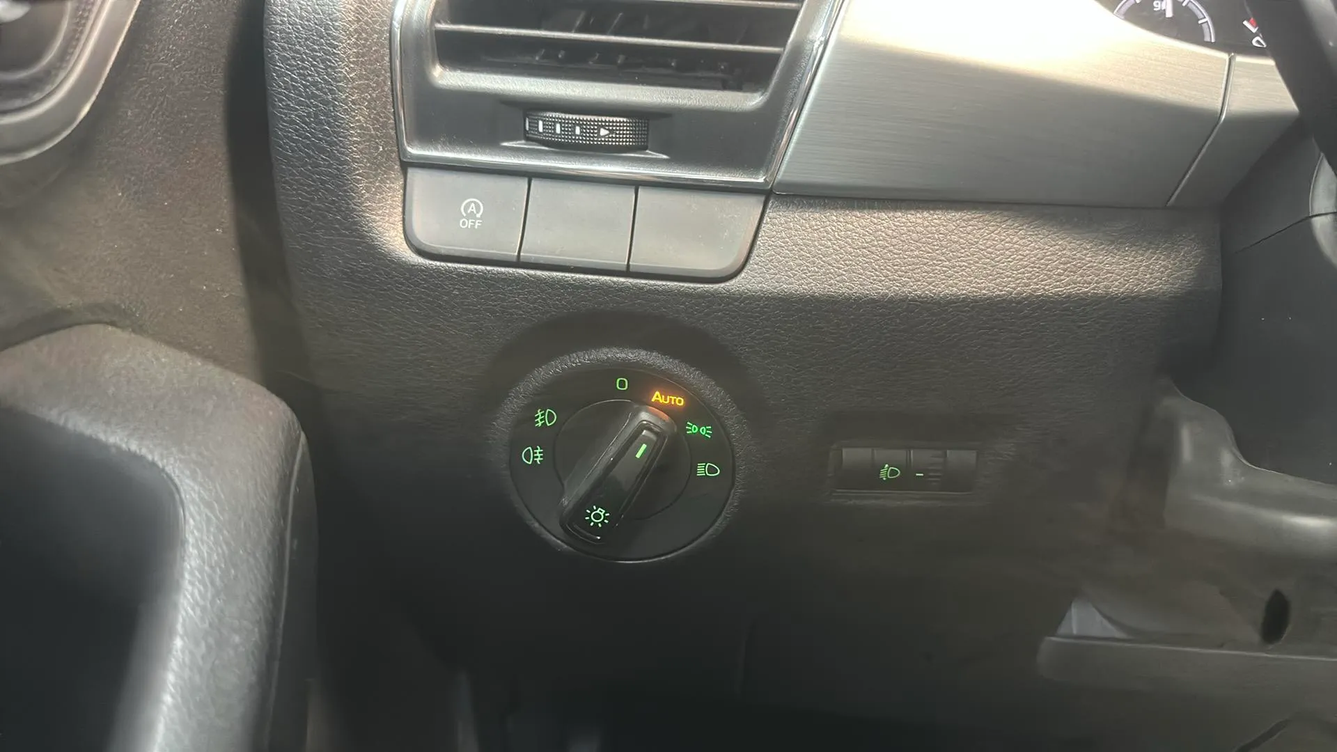 Škoda Fabia 1.0 TSI Ambition - foto 17