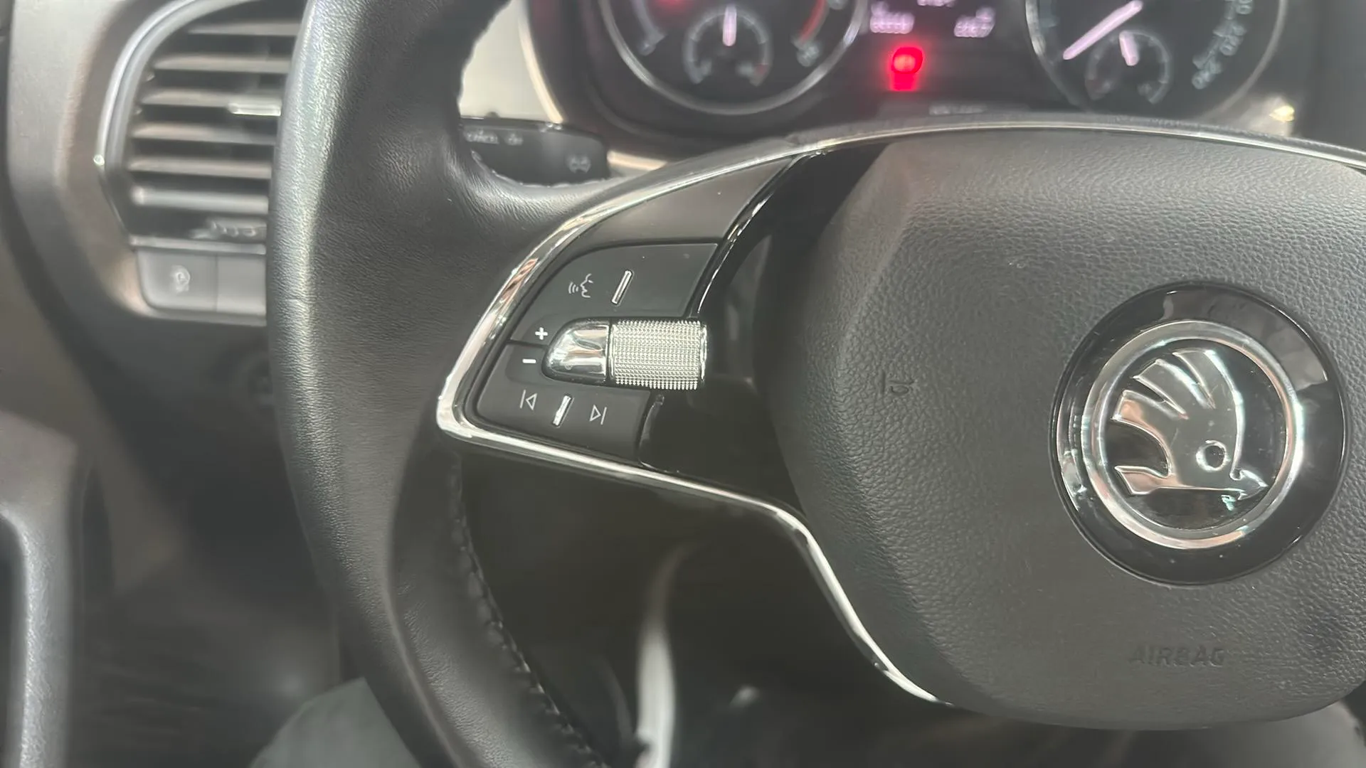 Škoda Fabia 1.0 TSI Ambition - foto 16