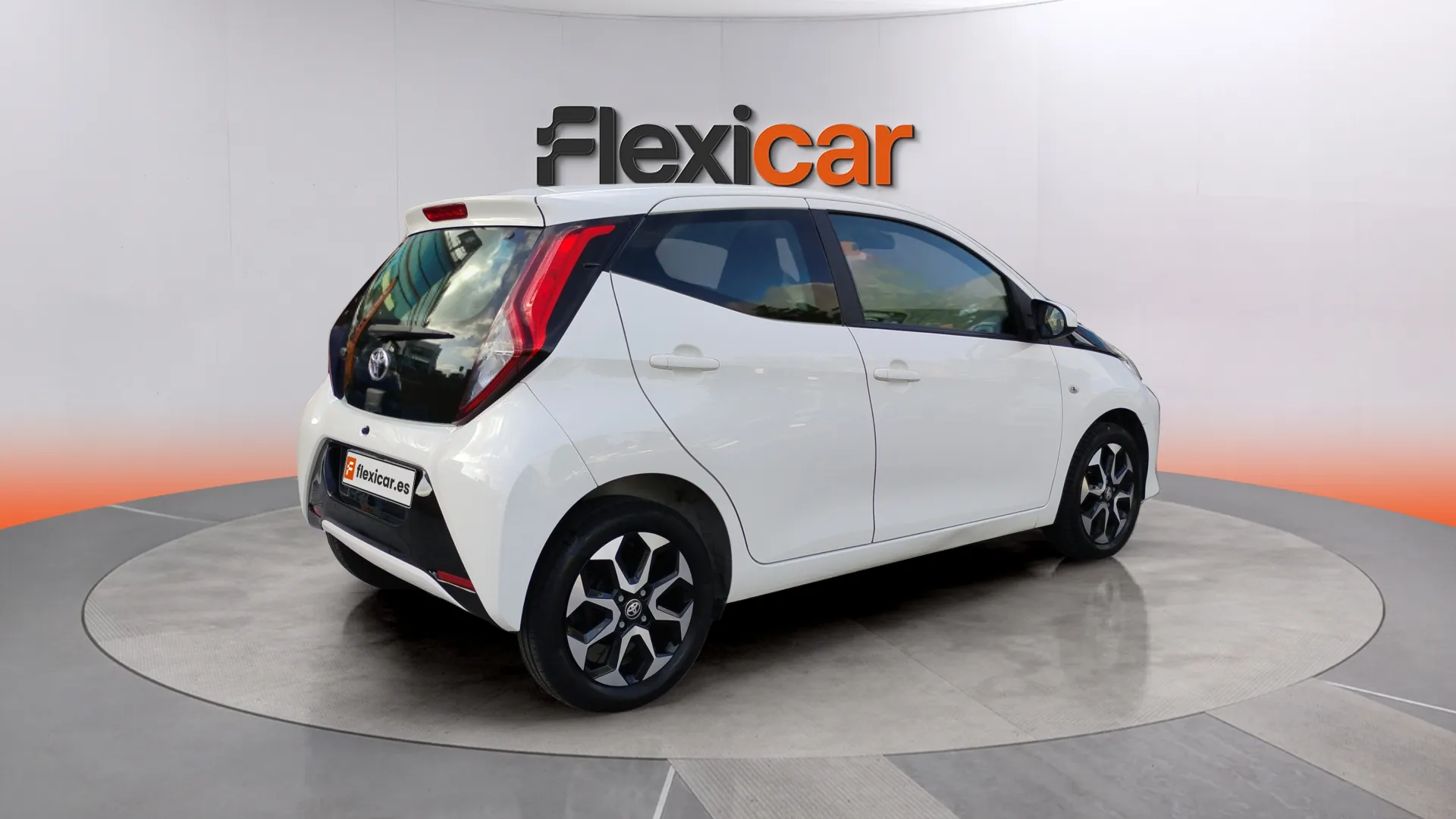 Toyota Aygo 1.0 70 x-play - foto 8