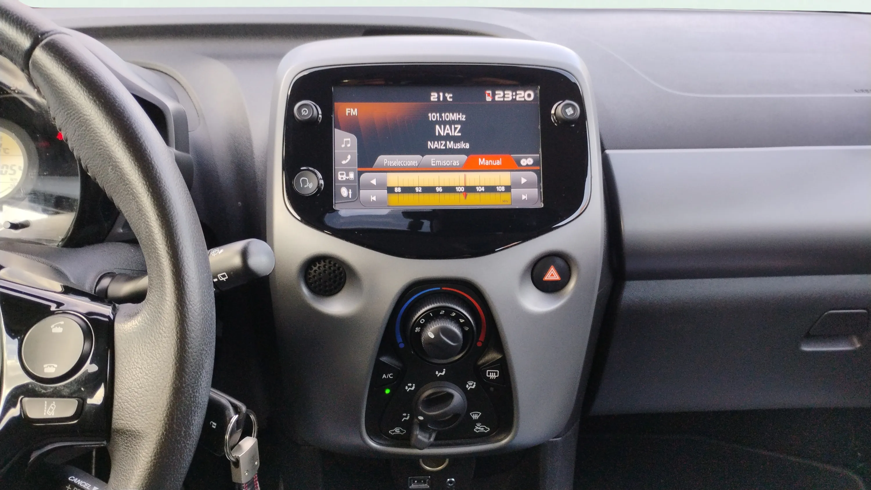 Toyota Aygo 1.0 70 x-play - foto 19