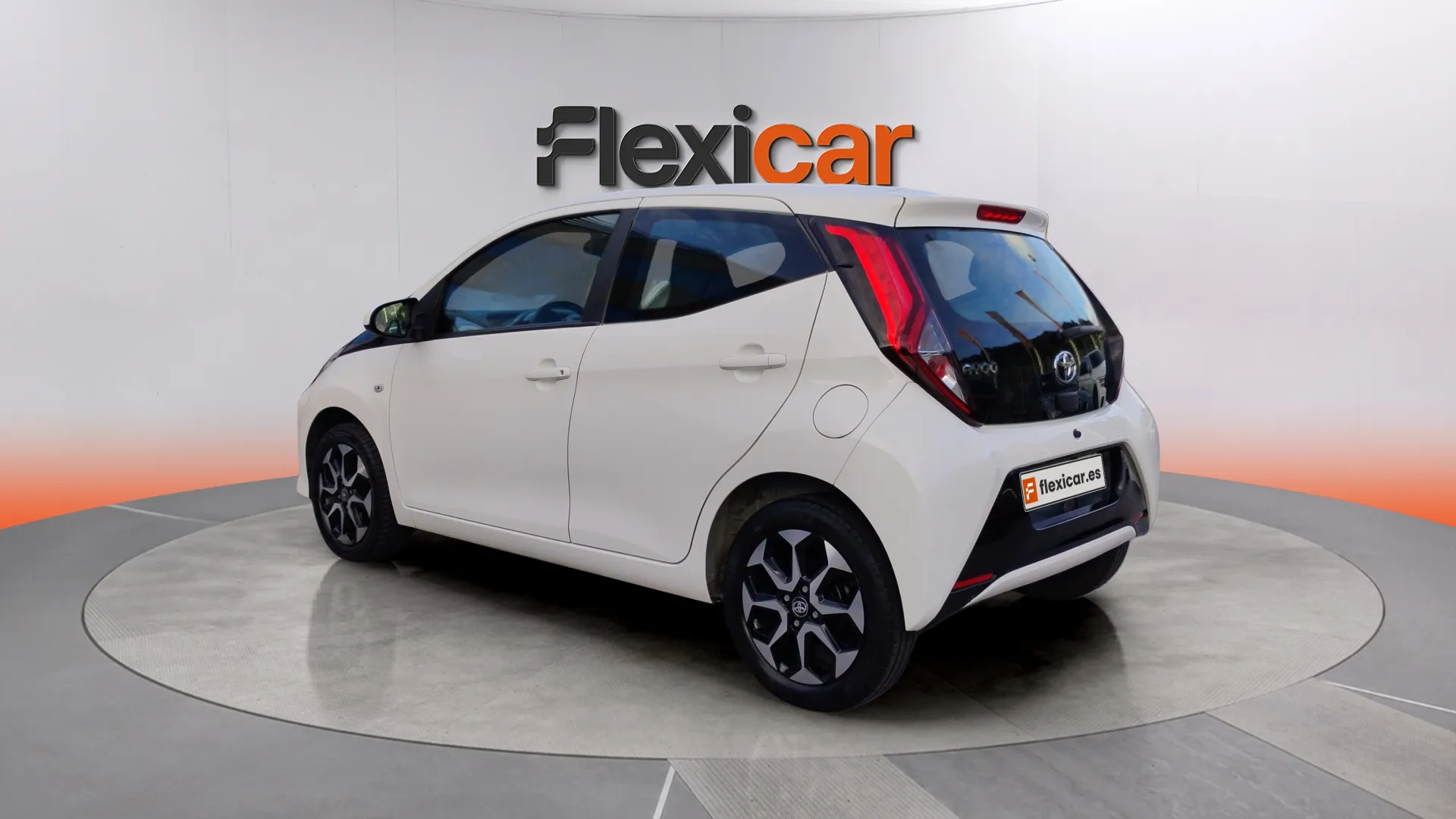 Toyota Aygo 1.0 70 x-play - foto 6