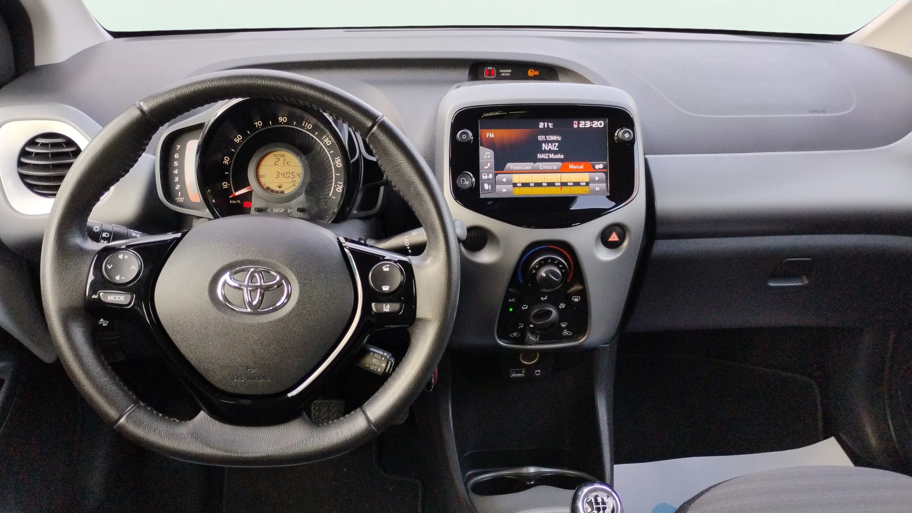 Toyota Aygo 1.0 70 x-play - foto 12