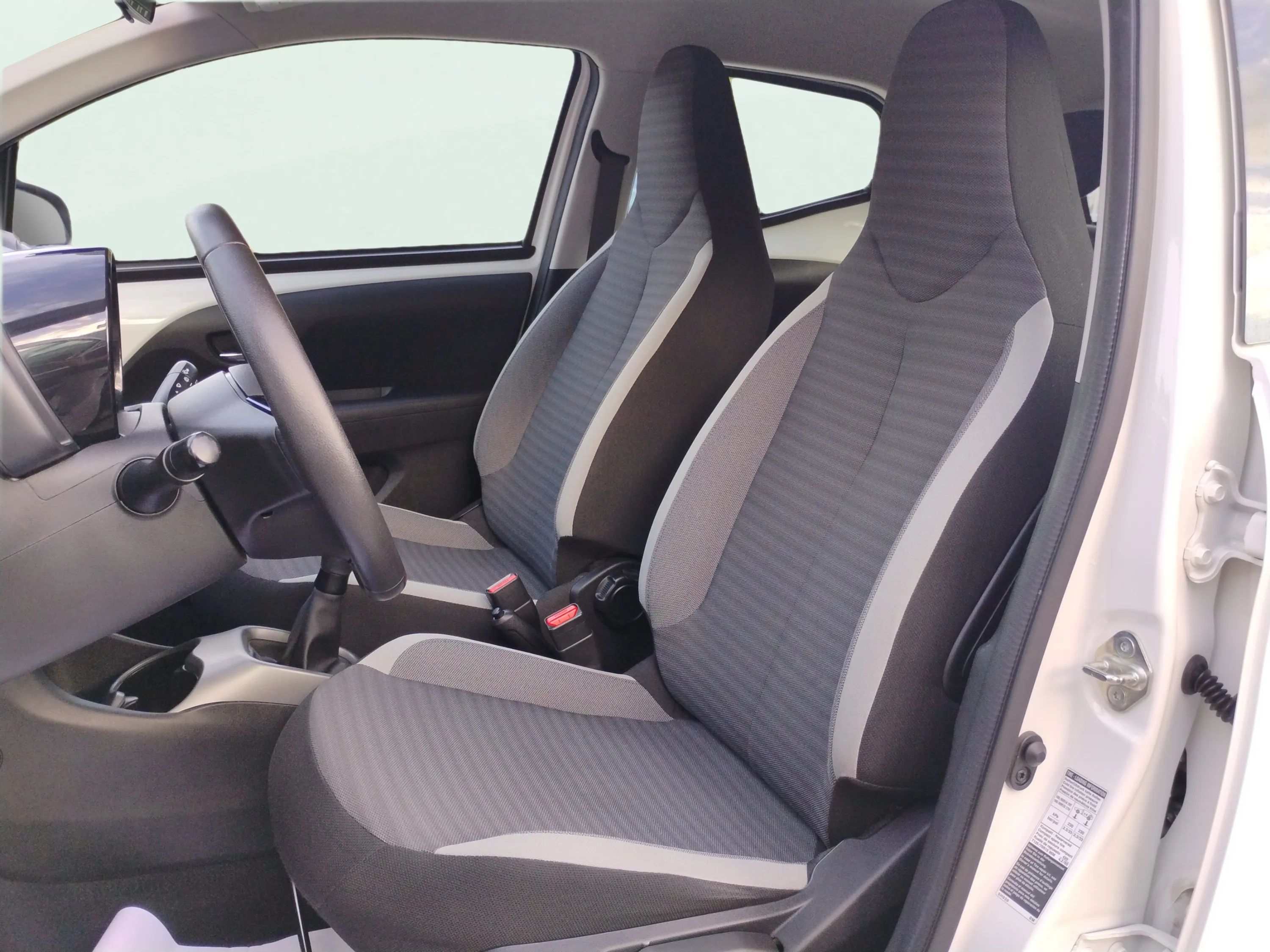 Toyota Aygo 1.0 70 x-play - foto 11