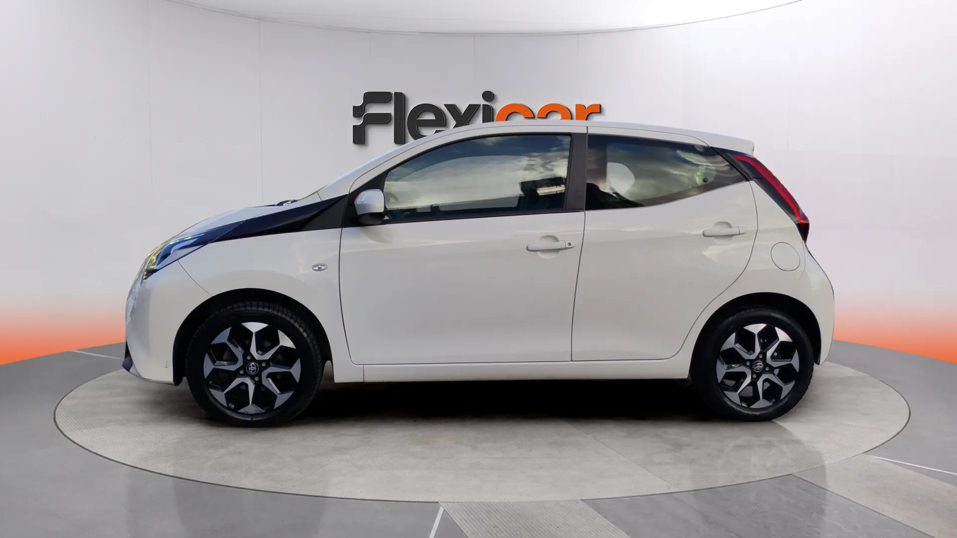 Toyota Aygo 1.0 70 x-play - foto 4