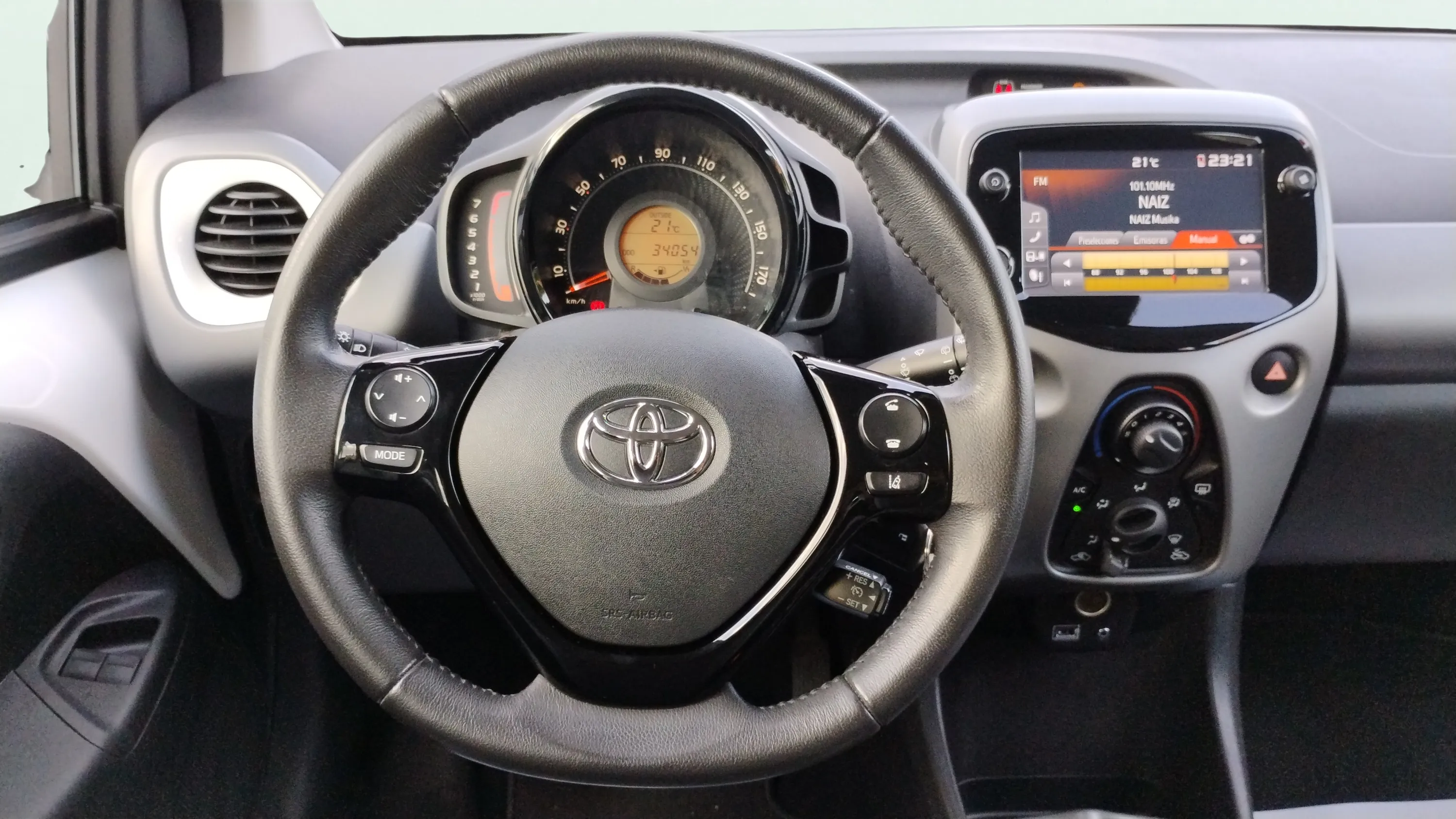 Toyota Aygo 1.0 70 x-play - foto 15