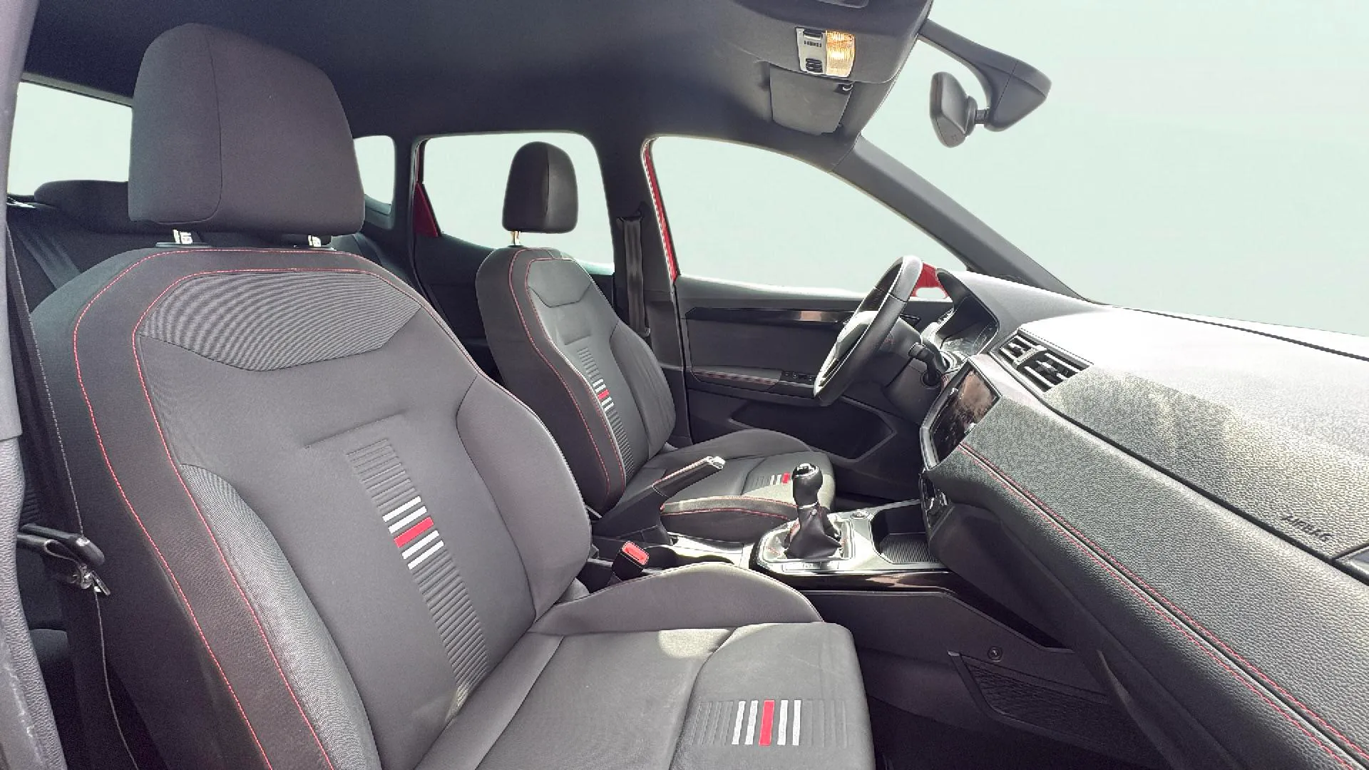 SEAT Arona 1.5 TSI FR - foto 17