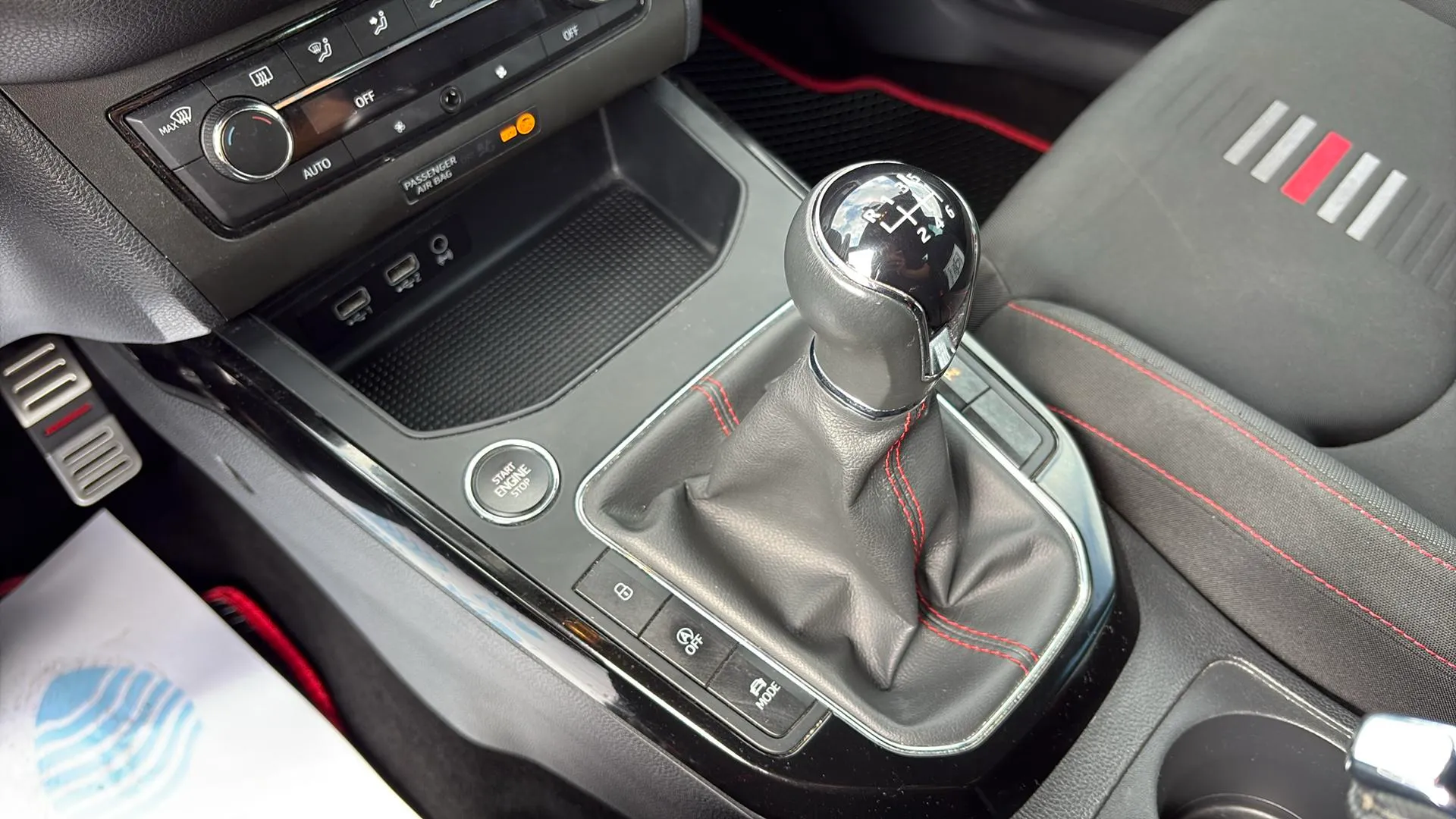 SEAT Arona 1.5 TSI FR - foto 16