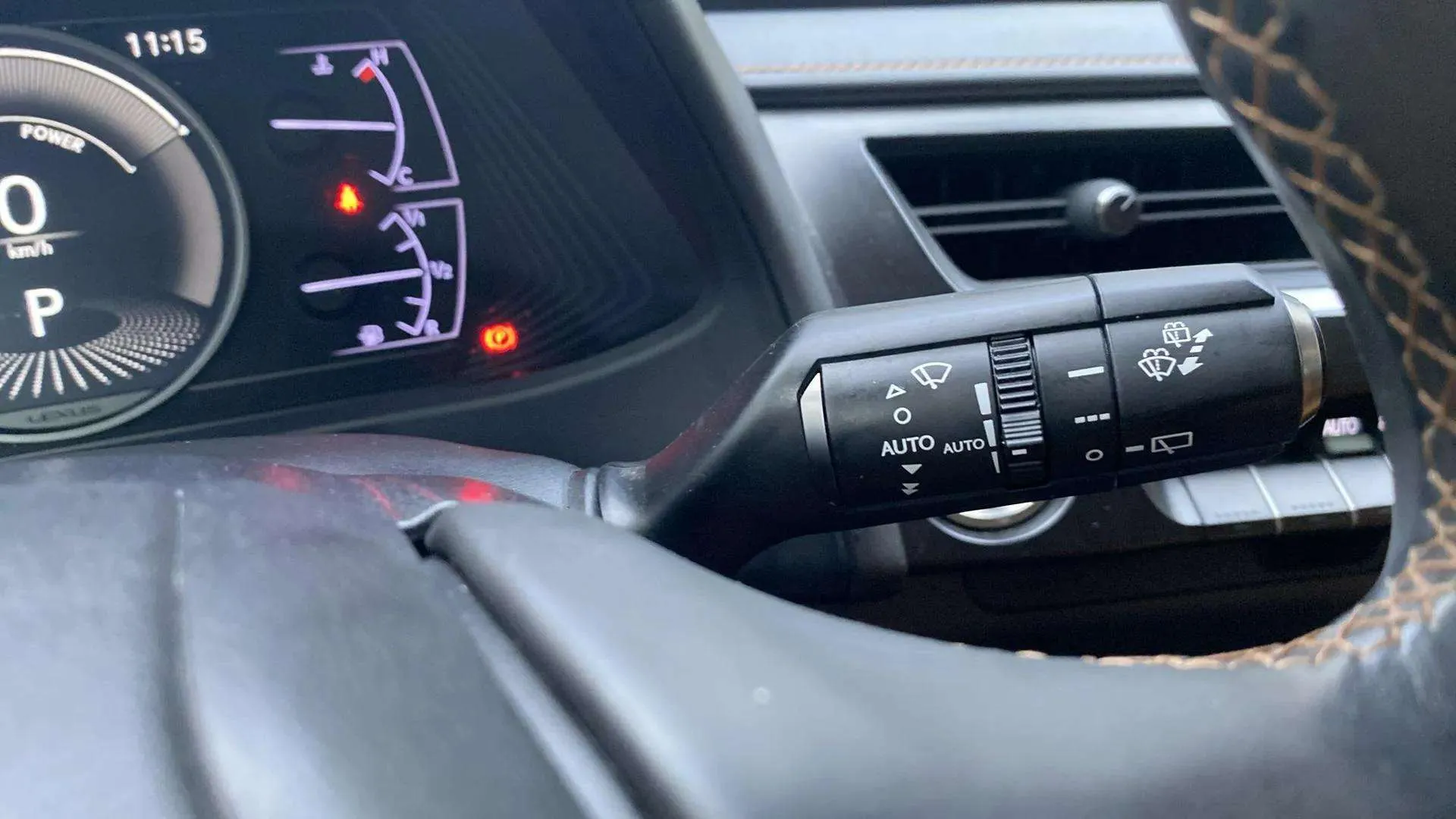 Lexus UX 2.0 250h Business - foto 17