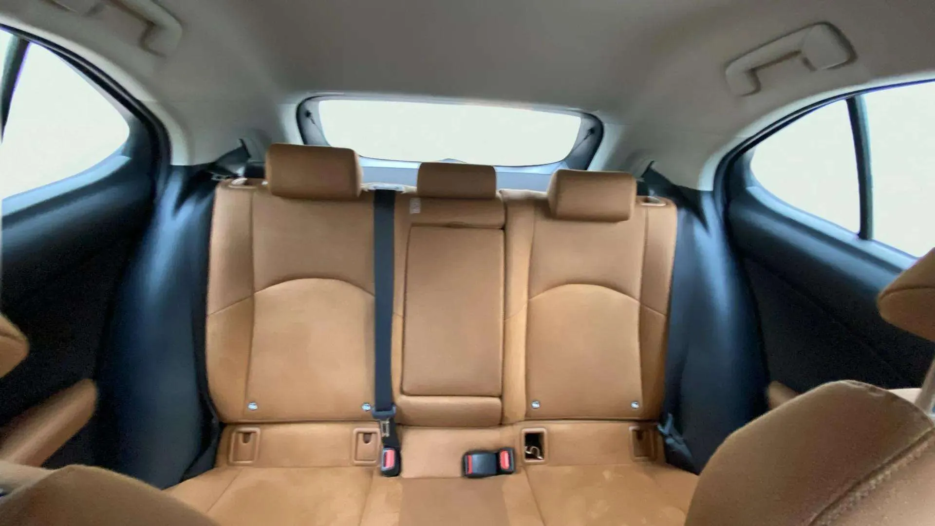 Lexus UX 2.0 250h Business - foto 22