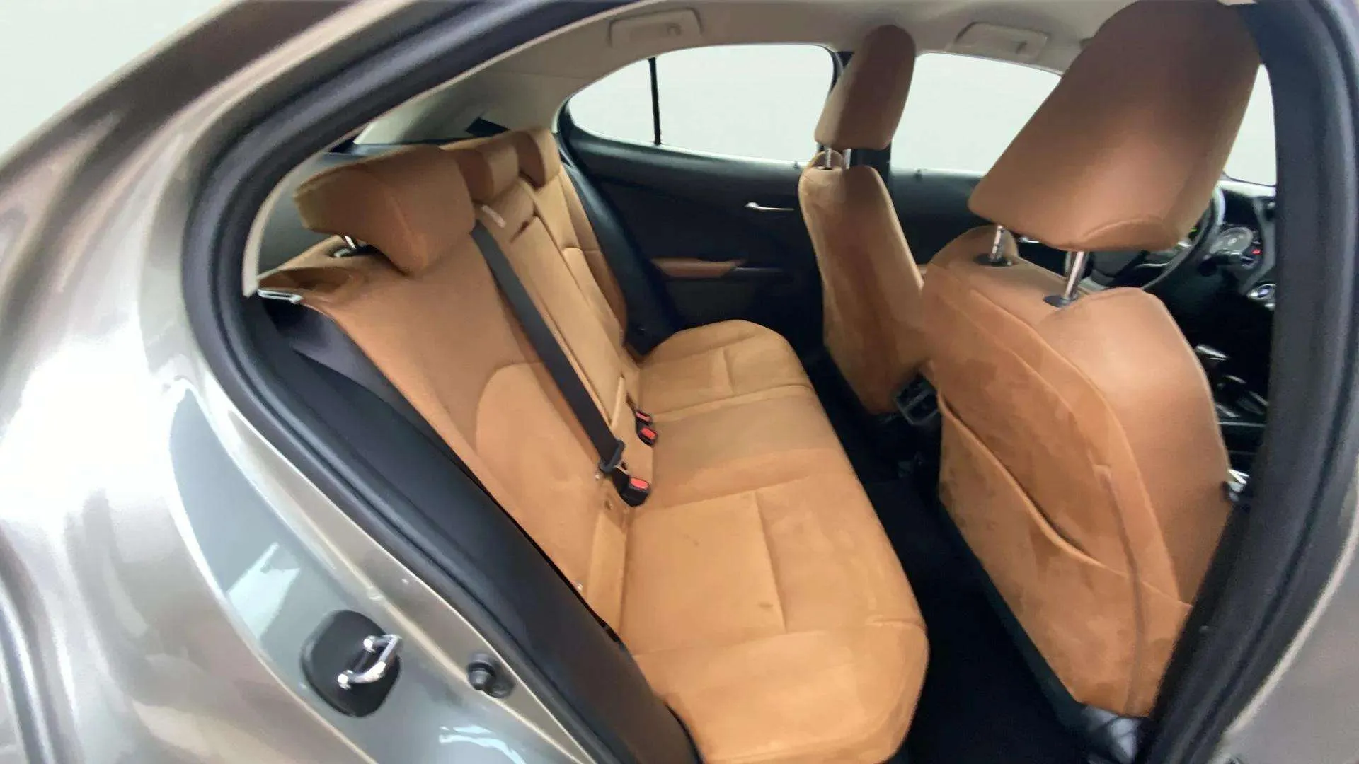 Lexus UX 2.0 250h Business - foto 23
