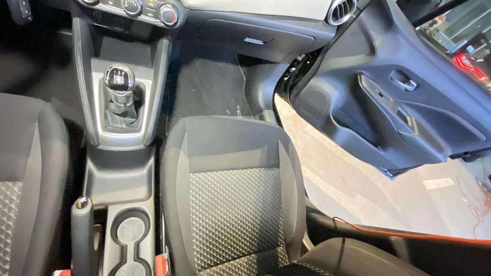Nissan Micra IG-T E6D Acenta - foto 29