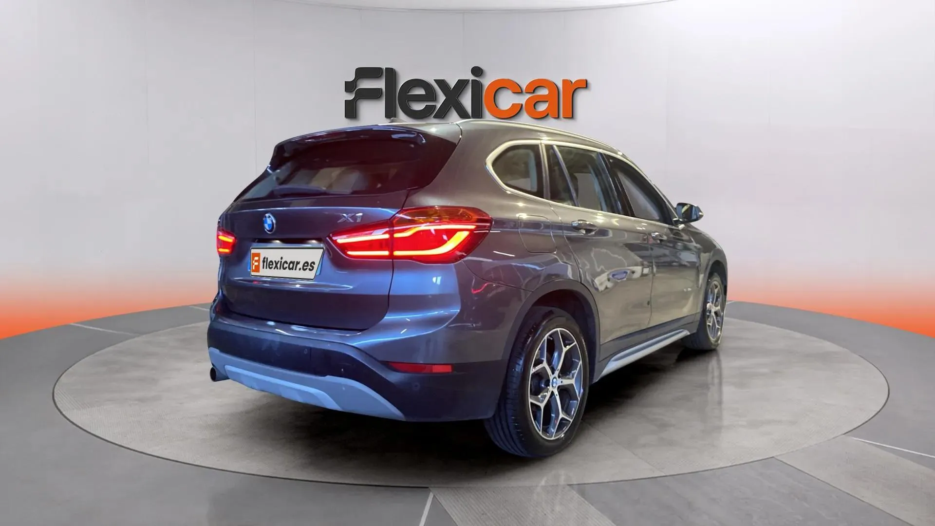 BMW X1 sDrive18d - foto 8