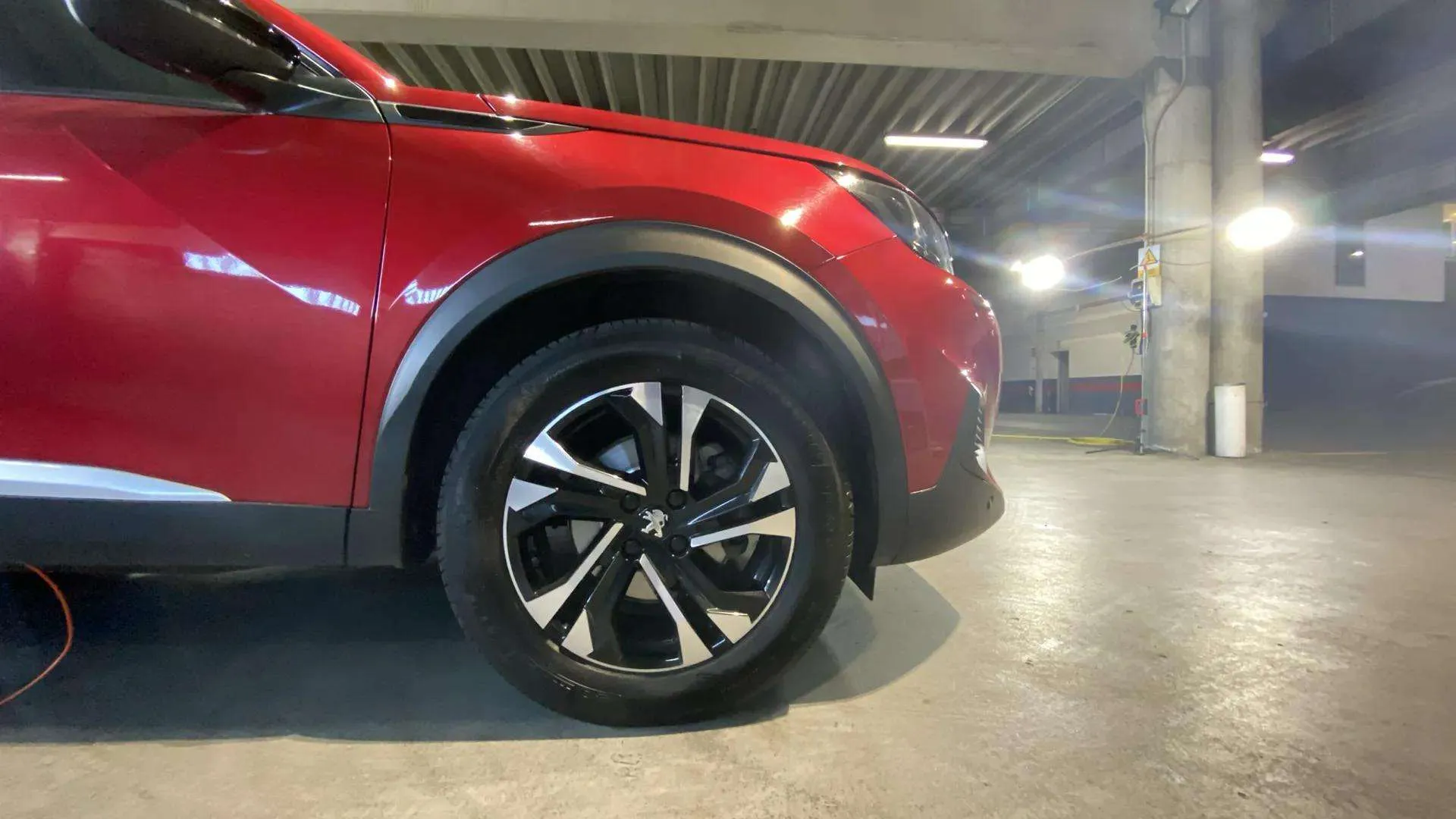Peugeot 2008 Allure BlueHDi 130 EAT8 - foto 14