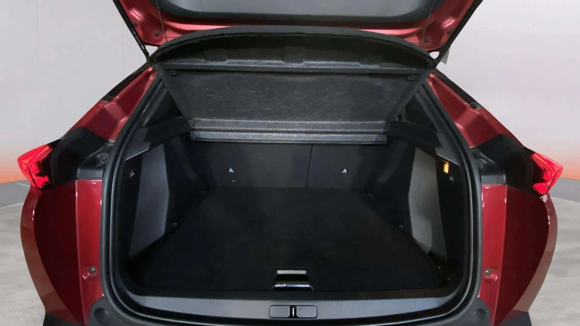 Peugeot 2008 Allure BlueHDi 130 EAT8 - foto 13