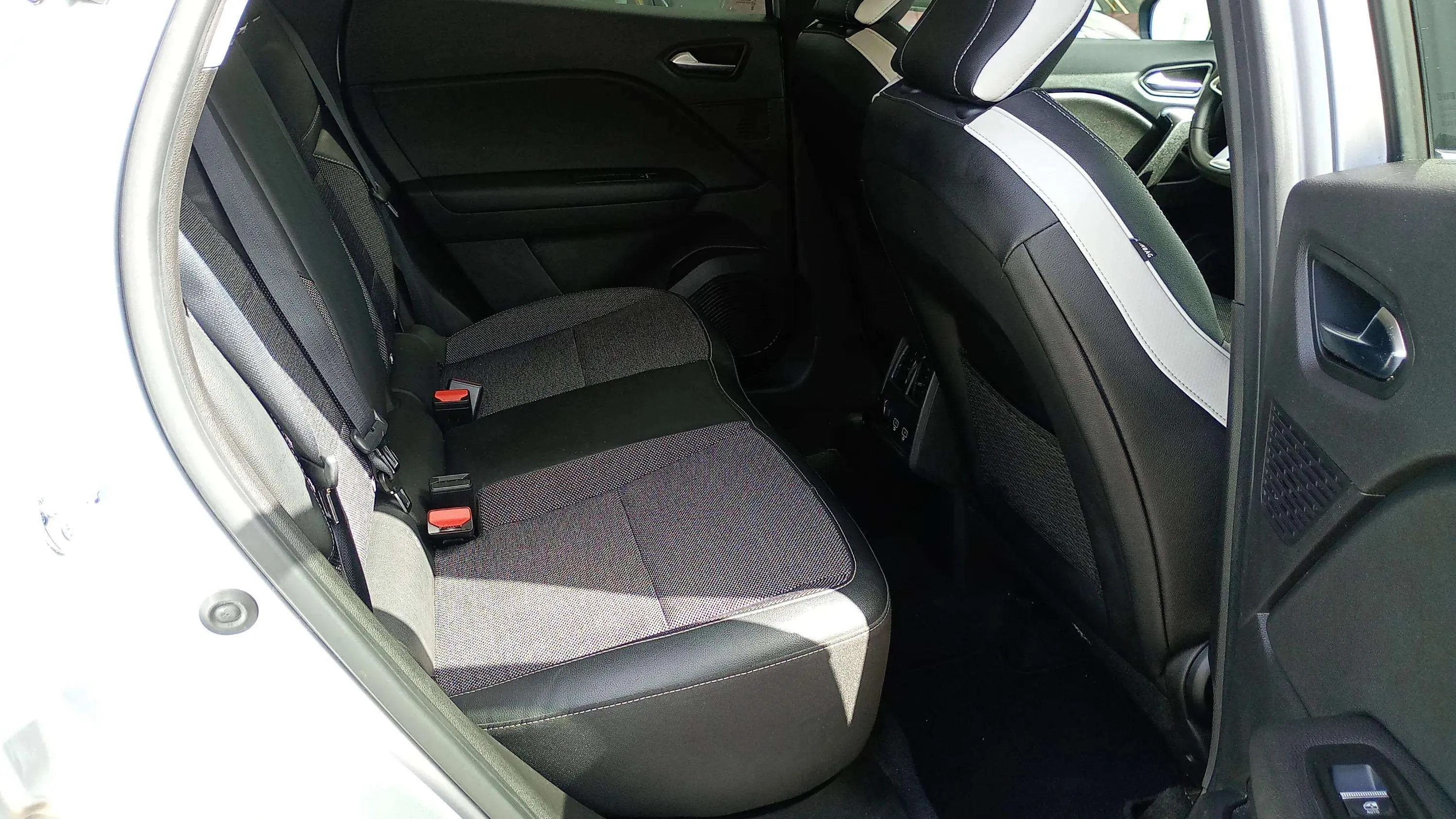 Renault Captur Zen TCe 90 - foto 12